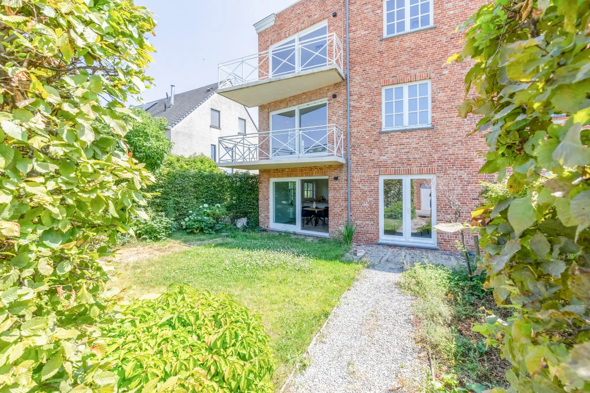 High-end vernieuwbouwappartement met privatieve tuin foto 11