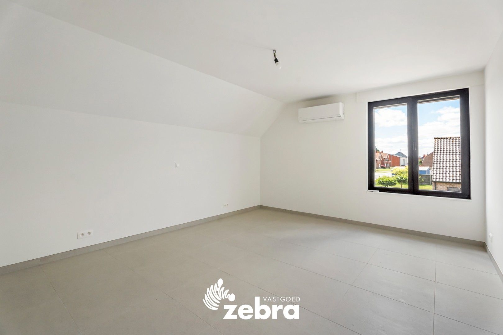Prachtig gerenoveerde villa met 5 slaapkamers en 2 badkamers te Oostrozebeke! foto 22