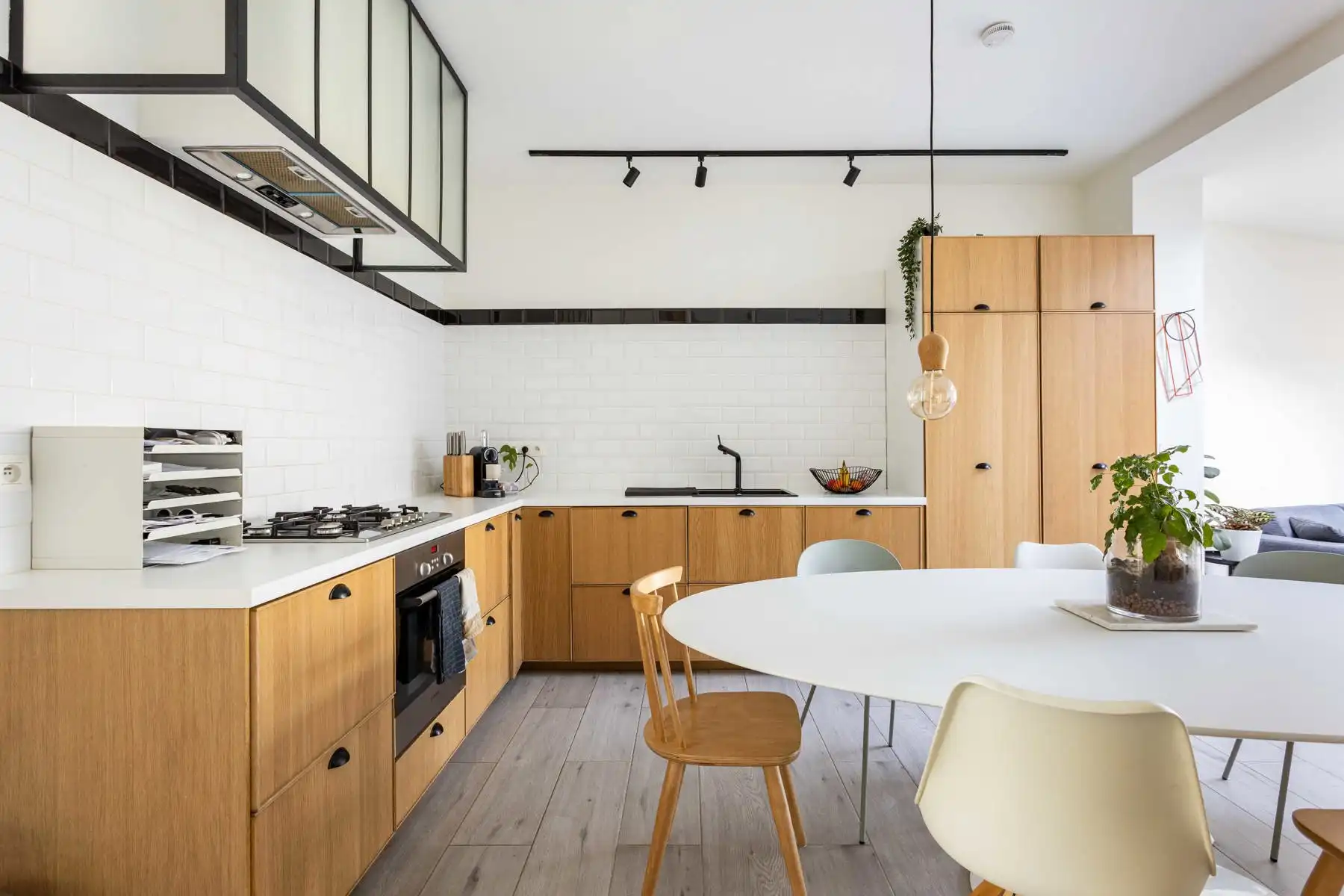 Instapklare totaal gerenoveerde woning in verkeersluwe straat! foto 5