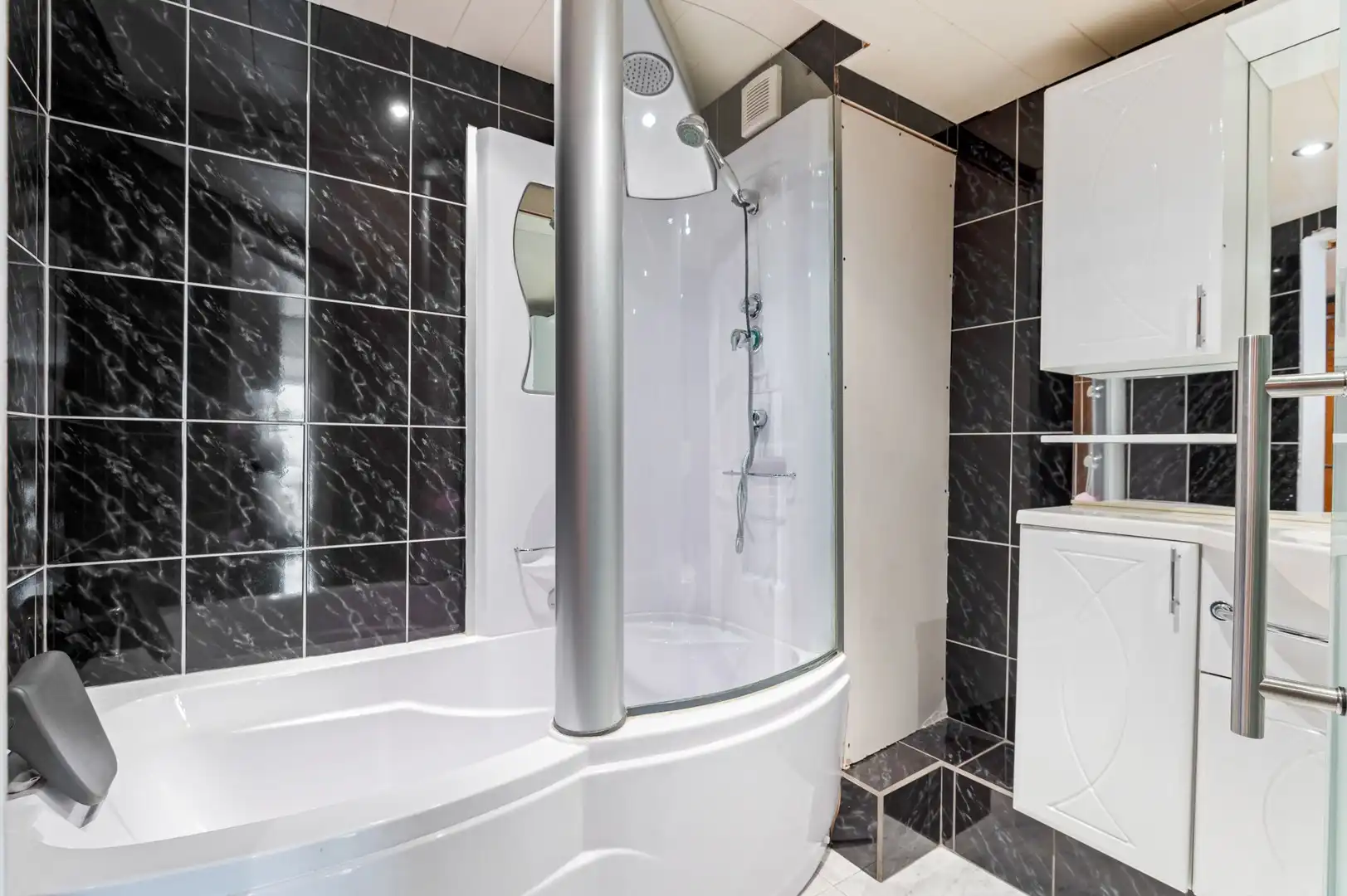 Lichtrijk, energie efficiënt (EPC C) app met zonnige tuin in Schoten foto 11