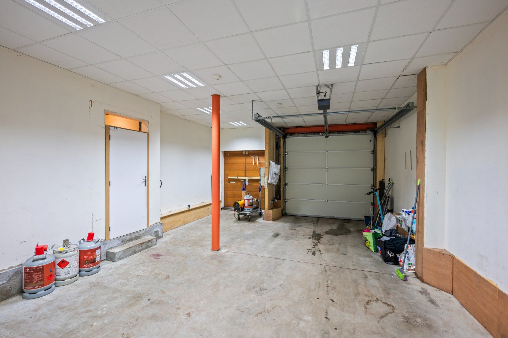 GEBOUW OP 2588M² MET 447M² BEW. OPP., 5 SLPKS, 3 BADKAMERS EN 3 GARAGES AAN DE LEIE foto 27