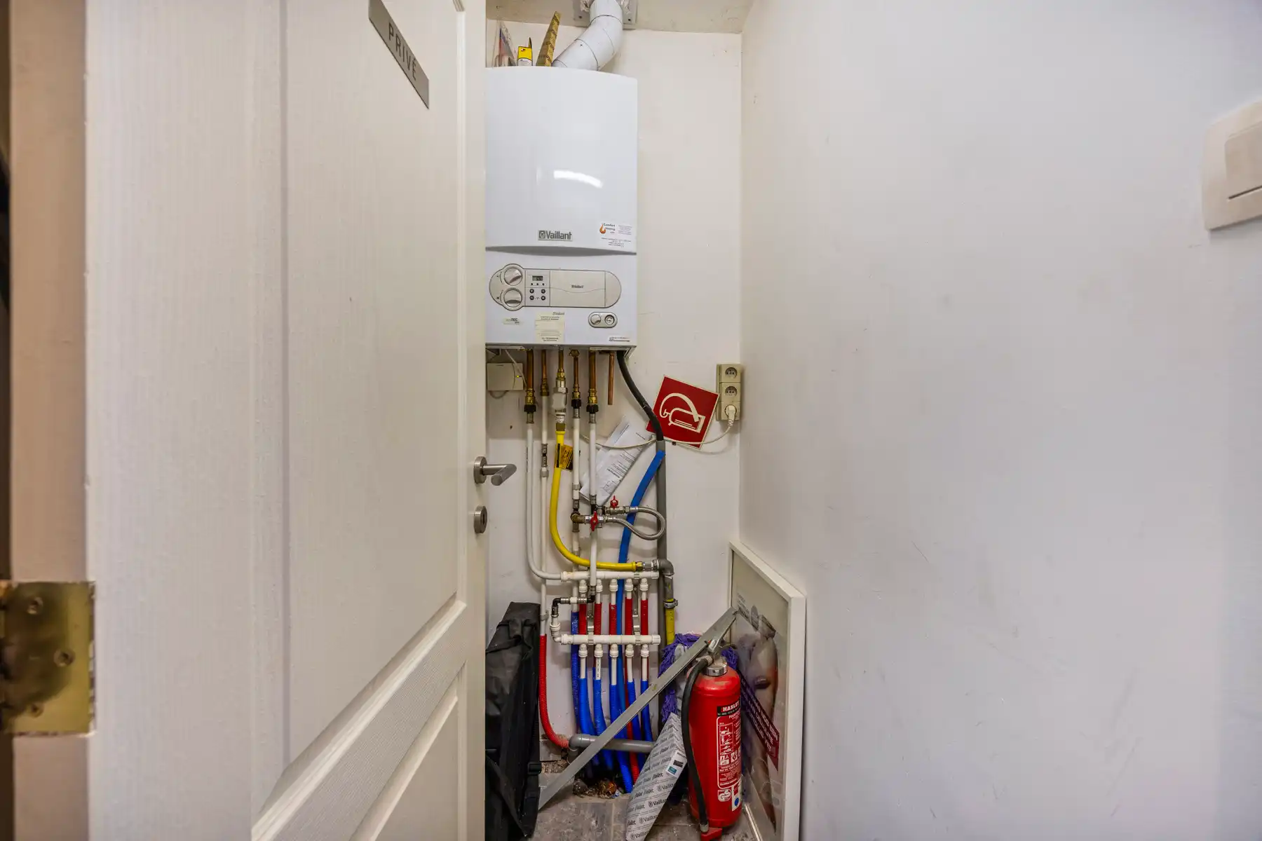 Unieke Kans! Stijlvol & Instapklaar Handelspand op Toplocatie in Koersel foto 7