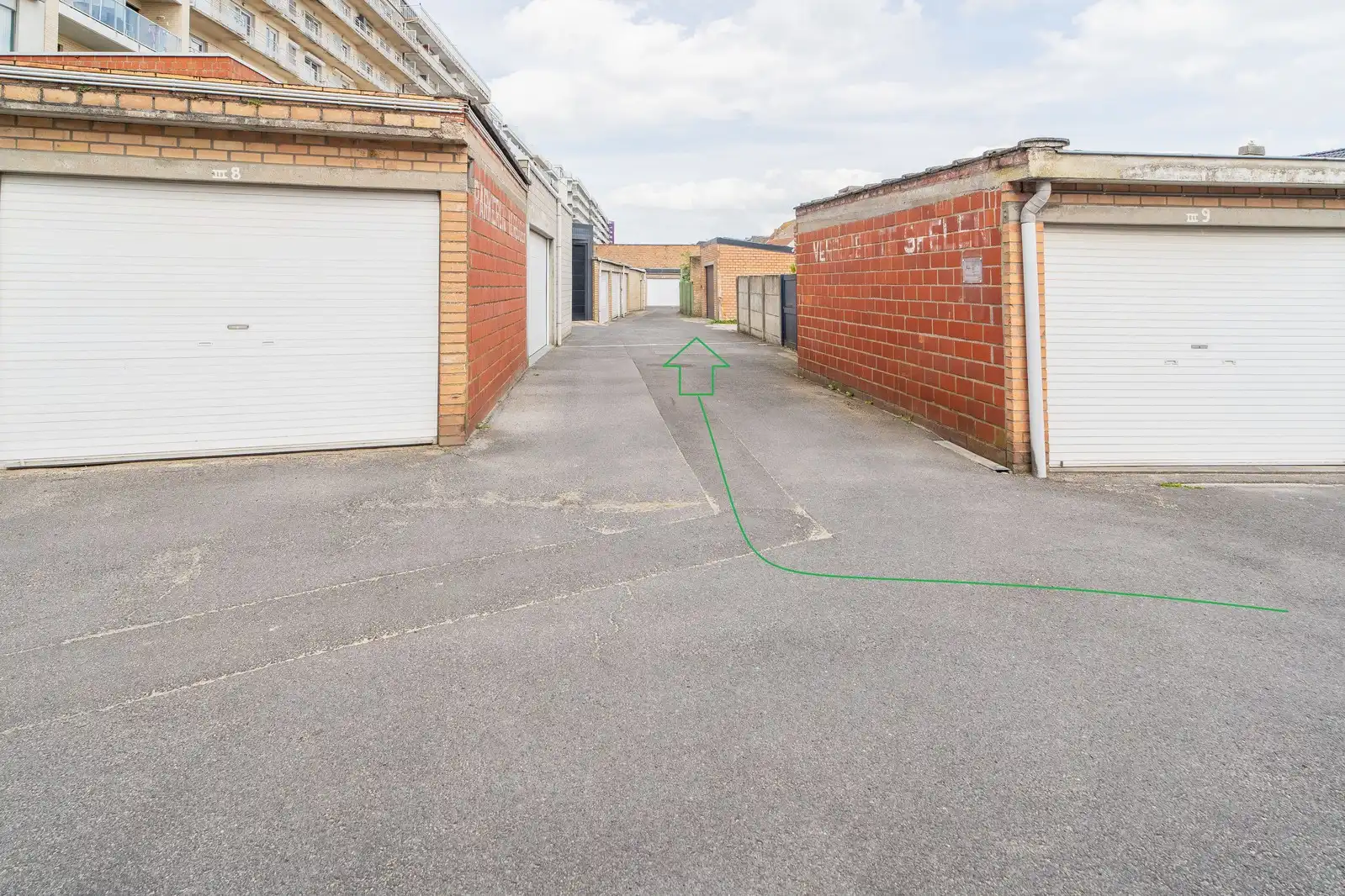 Ruime, afgesloten garagebox te koop foto 6