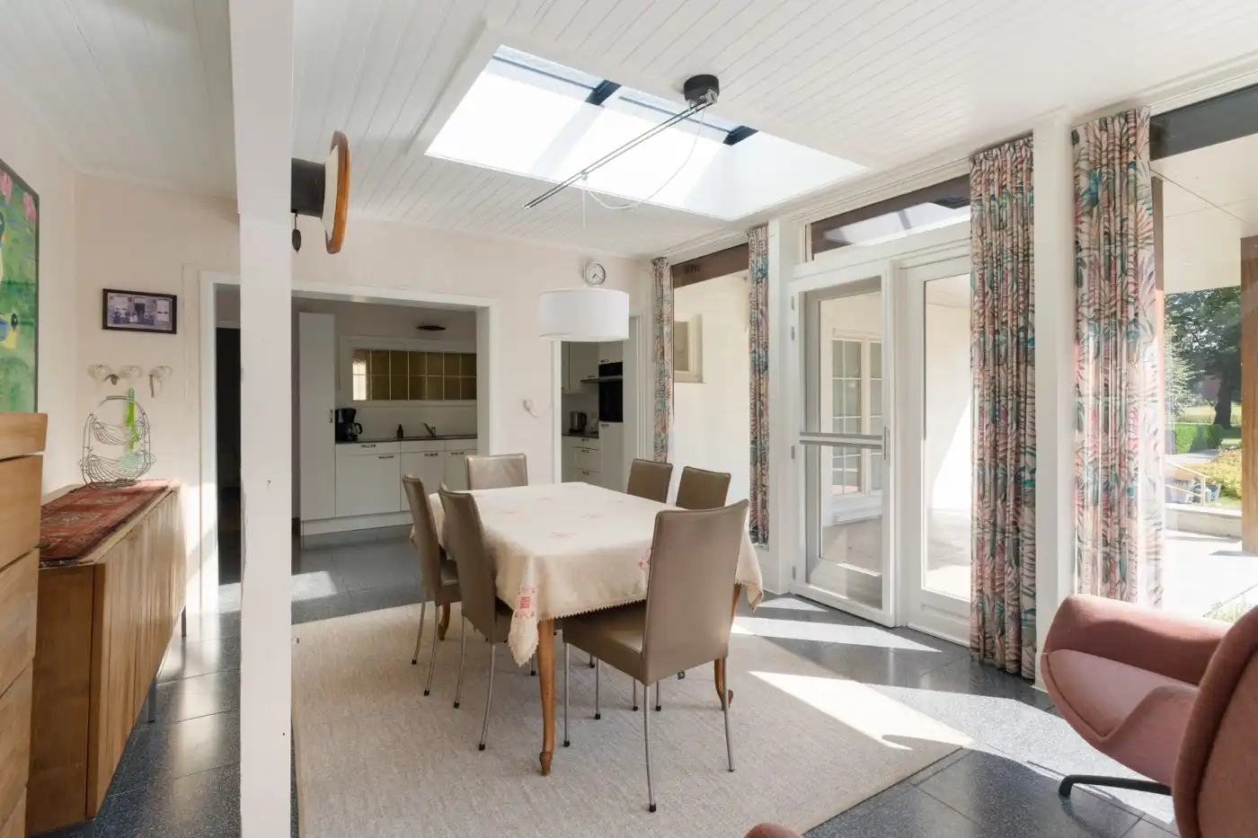 Vrijstaande laagbouwwoning met 3 slpk., garage en prachtige tuin foto 12
