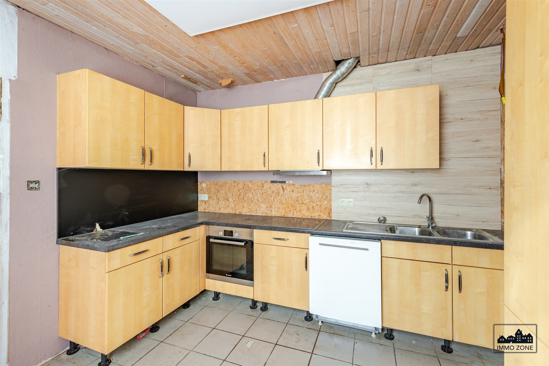 Te renoveren woning in centrum Hamme met veel potentieel foto 7