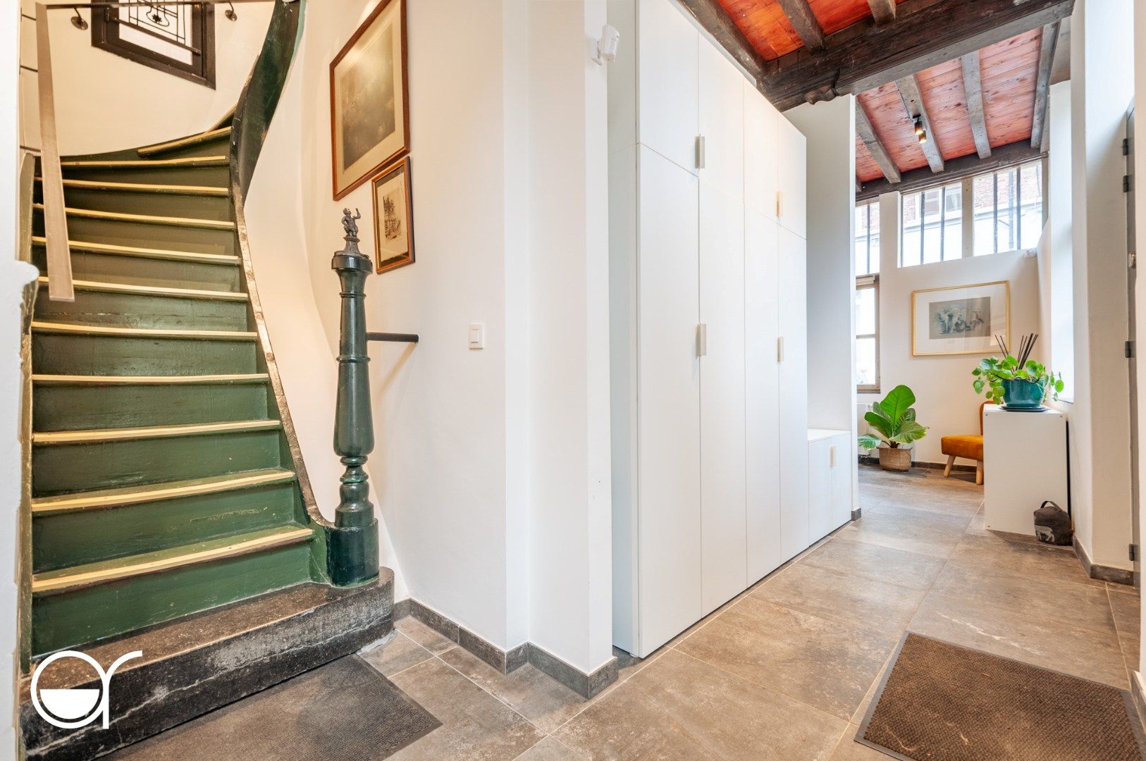 Gerenoveerde historische trapgevelwoning op unieke locatie foto 9