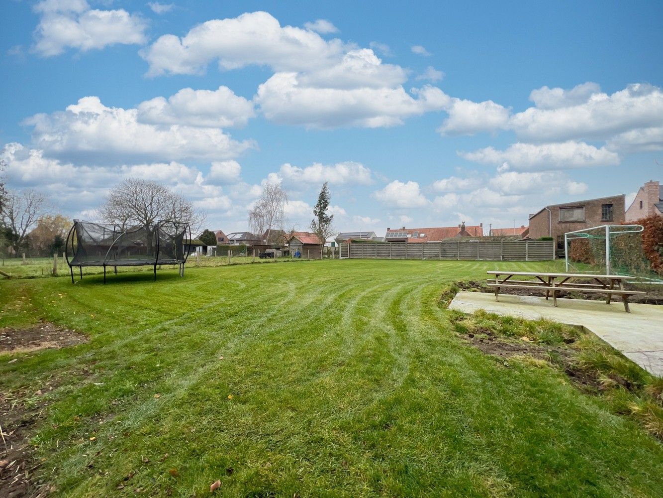 Kwalitatief vernieuwde woning met zonnige tuin (1004m²) foto 18