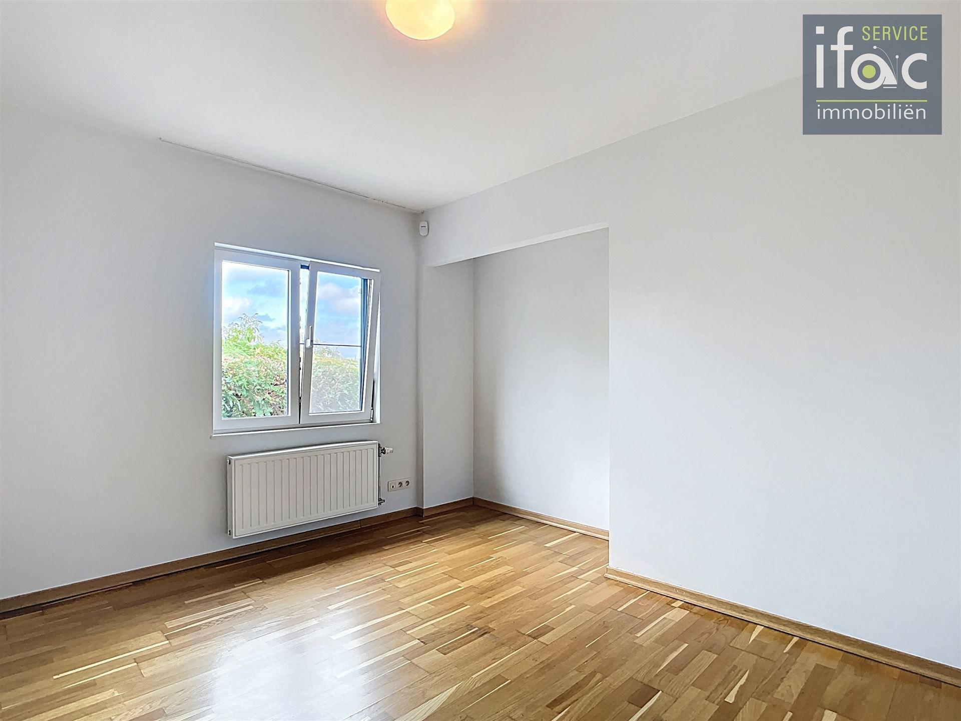 Gerenoveerde villa met 4 ruime slaapkamers foto 16