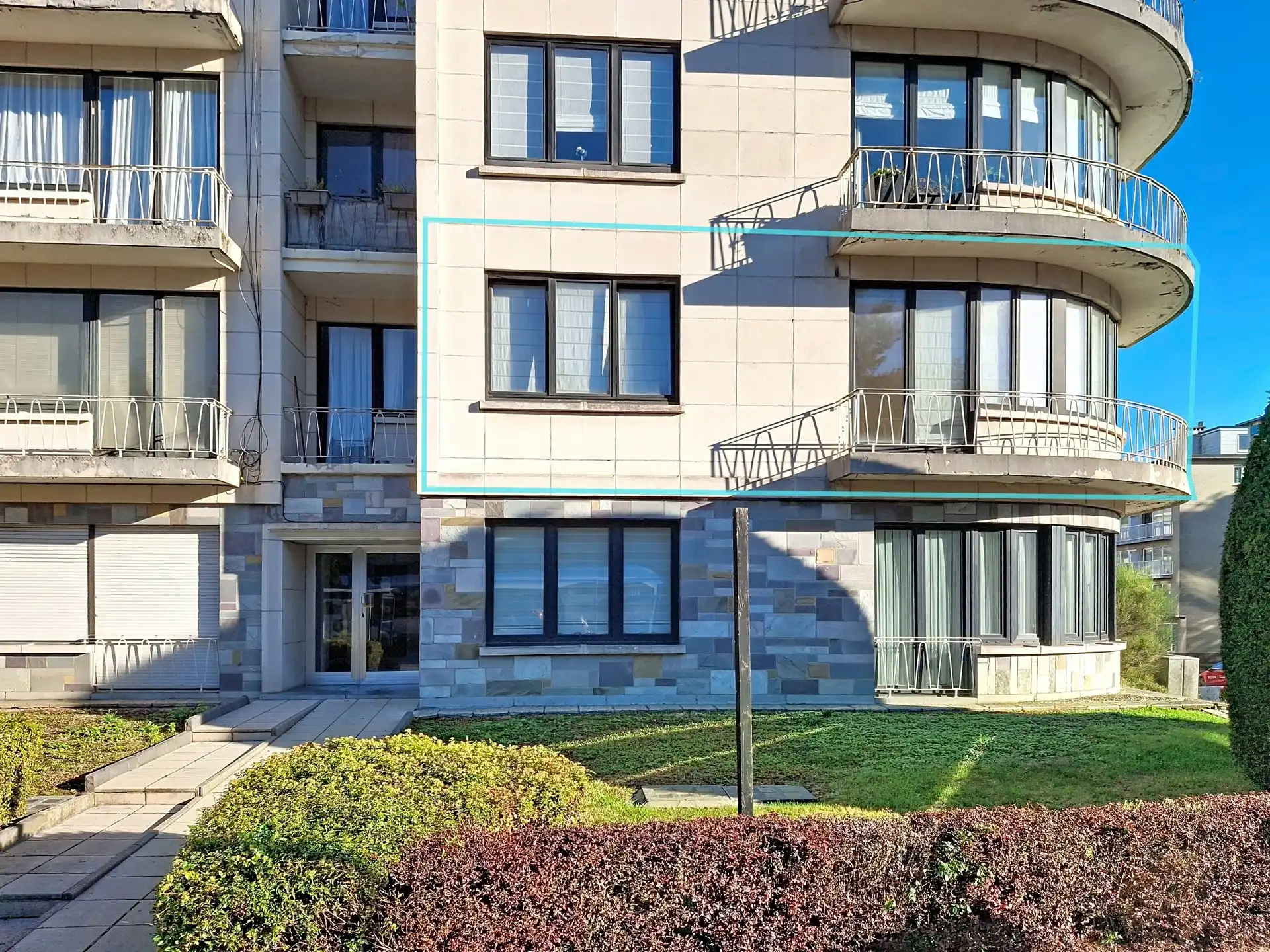 TE KOOP – 2 SLAAPKAMER APPARTEMENT MET GARAGE OP TOPLOCATIE foto 15