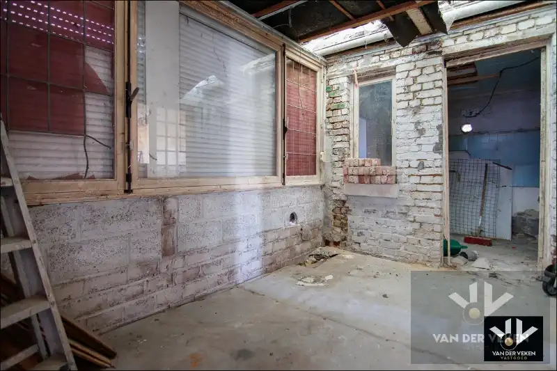 Karaktervolle, te renoveren woning op een perceel van ruim 12 aren. Ideaal gelegen nabij het centrum van Tongeren! foto 10