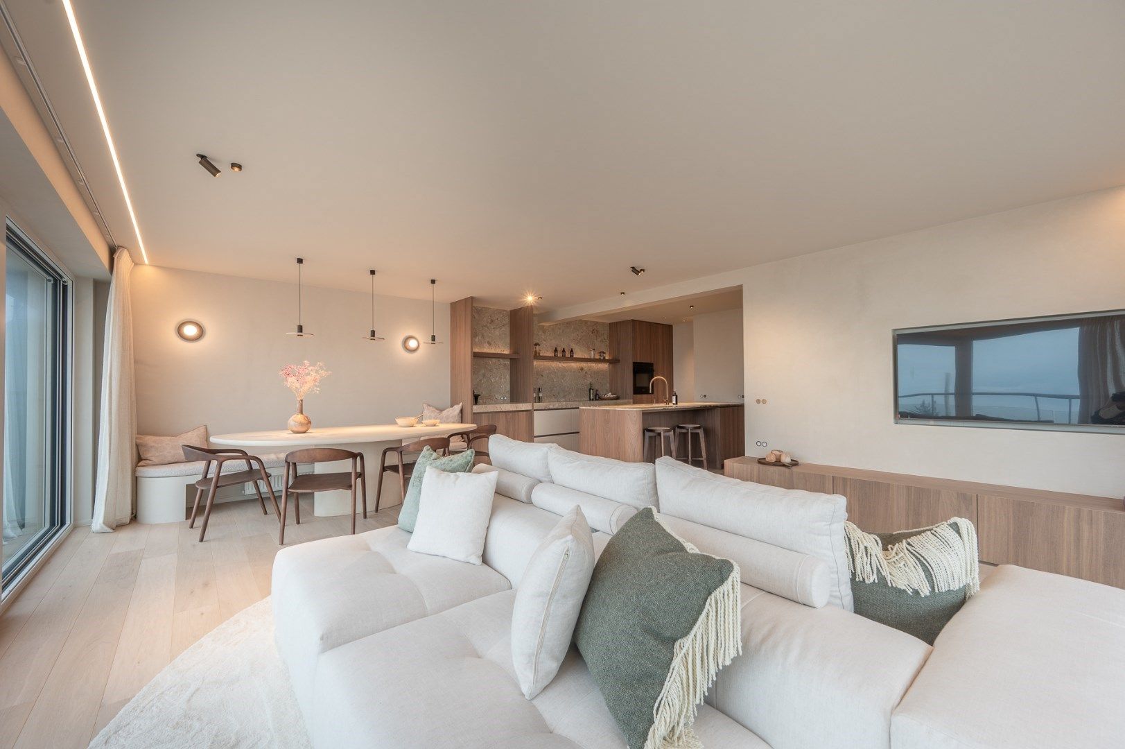 Luxueus gerenoveerd hoekappartement met terrassen en frontaal zeezicht foto 4
