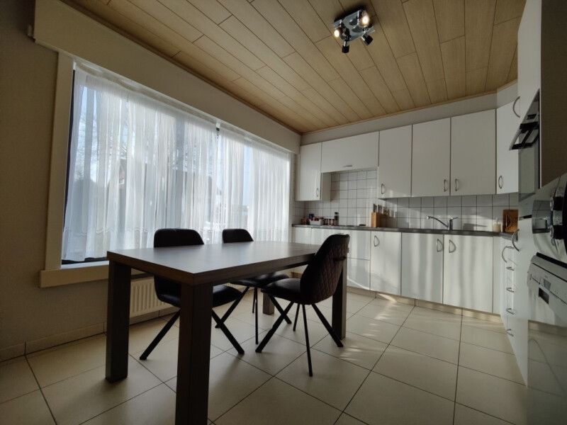 Beselare – Ruime halfopen bebouwing met 4 slaapkamers en garage foto 4