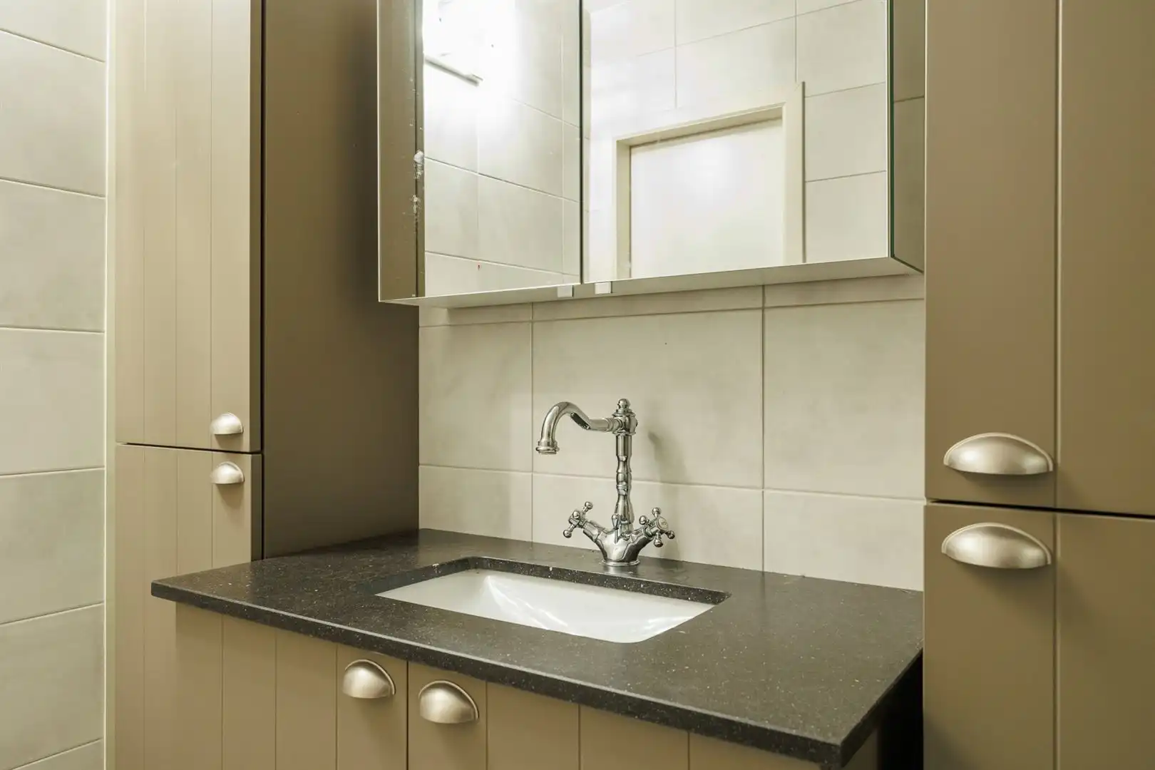 Rustig gelegen doorloopappartement met 2 terrassen foto 15
