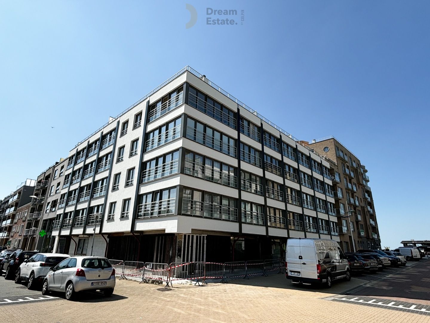 Gerenoveerde studio met zijdelings zeezicht in de Strandwijk foto 8