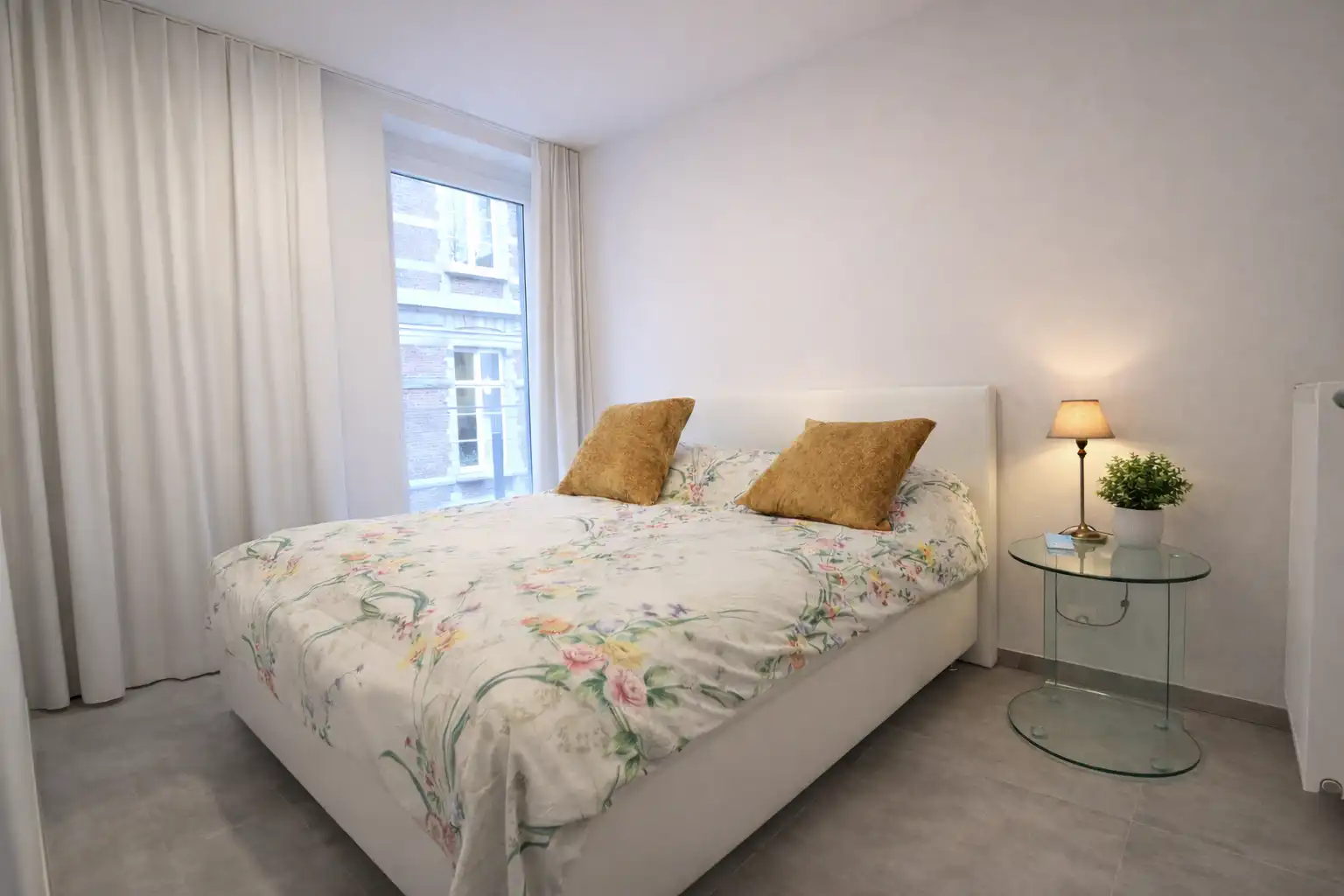 Recent 2-slaapkamerappartement met klassevolle afwerking op de hoek van Onderwijsstraat en Descampsstraat. foto 8