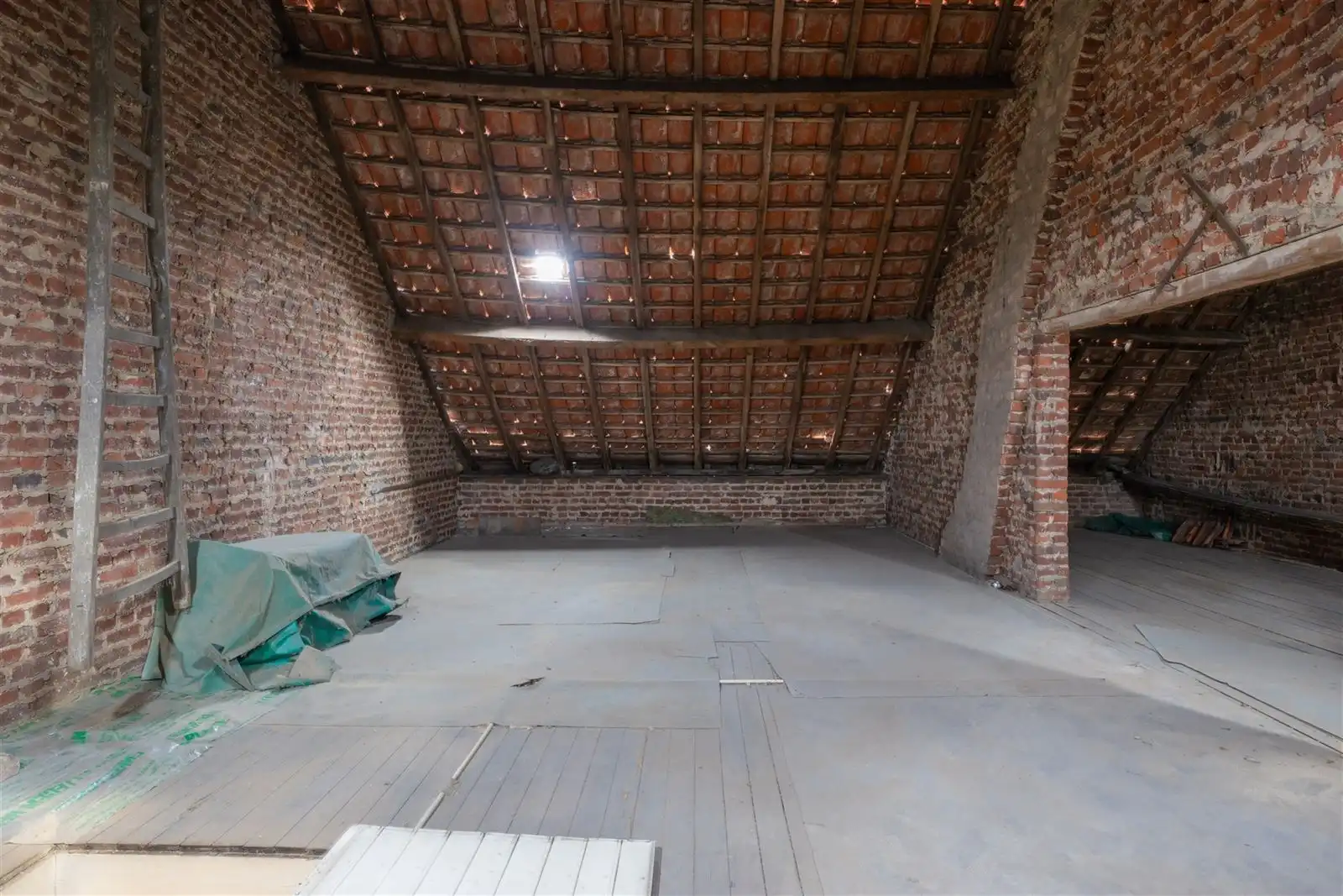 Te renoveren woning met ruime garage in centrum Zottegem! foto 16