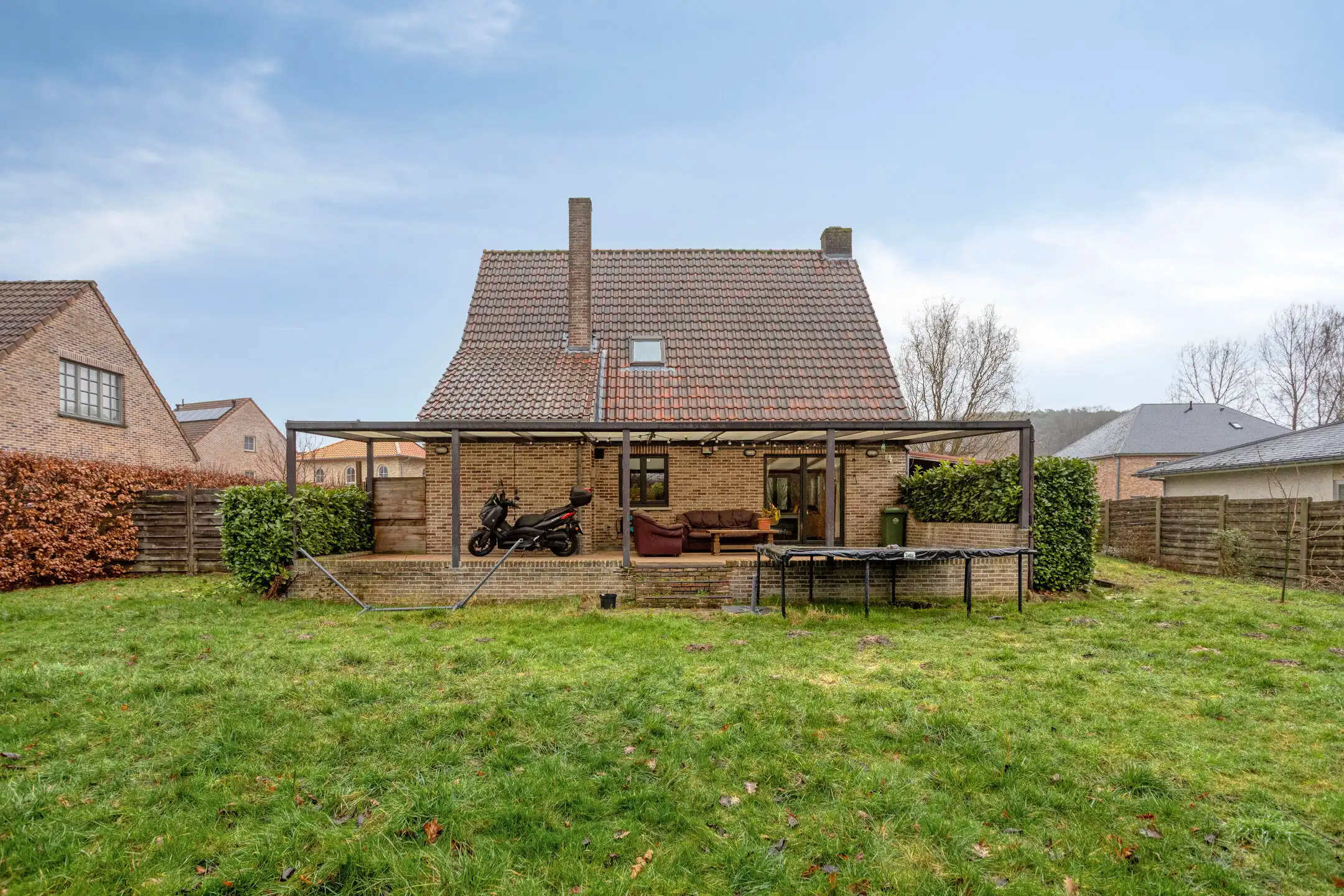 Rustig gelegen woning met drie slaapkamers, bureau en garage foto 18