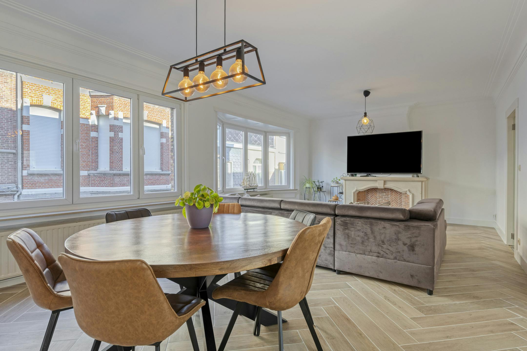 Huis met 3 slaapkamers, 3 staanplaatsen en terras in Niel foto {{pictureIndex}}