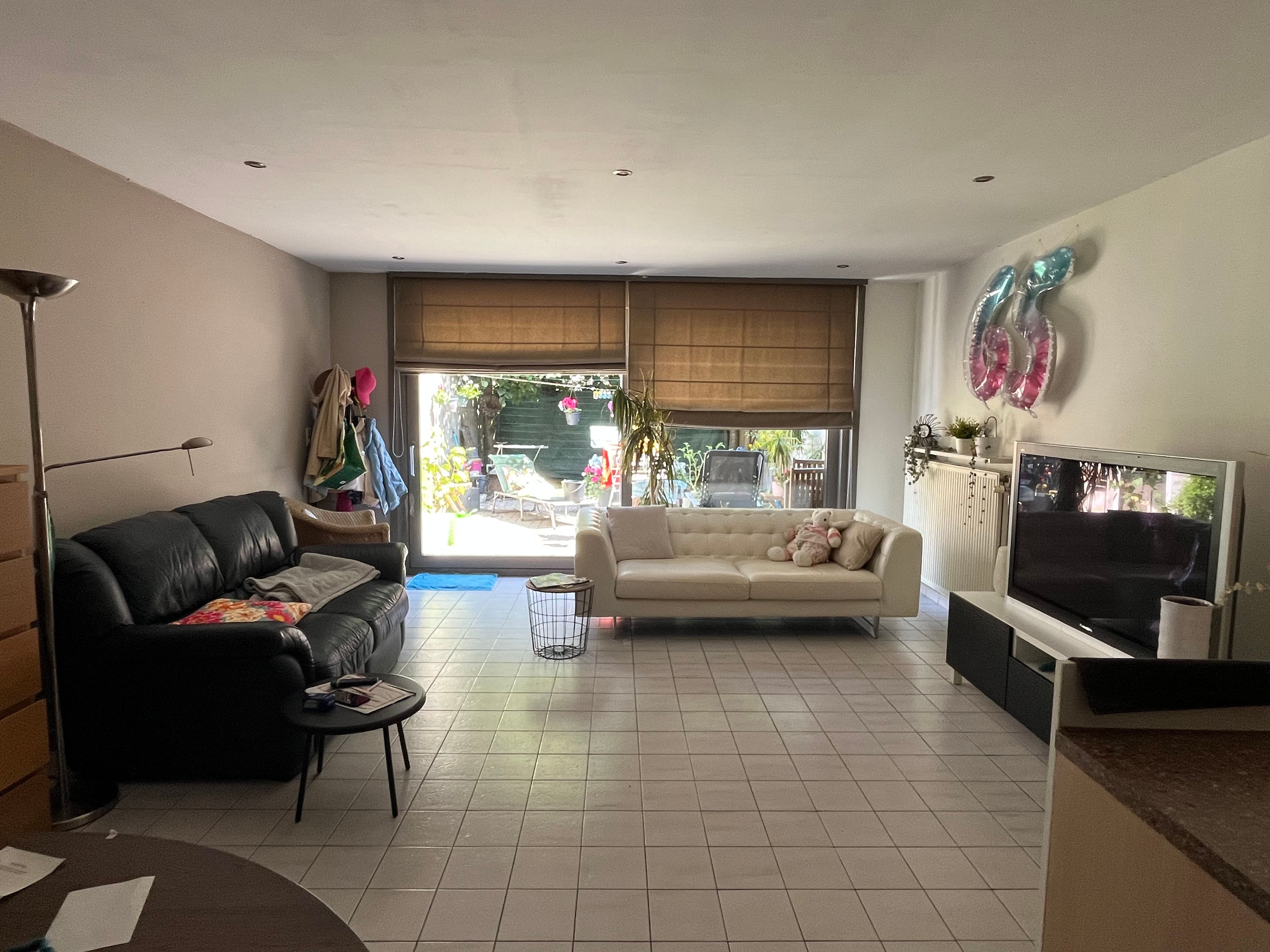 Te huur Eeklo, Gezellig gelijkvloers appartement met 1 slaapkamer, terras en garage op TOPligging foto {{pictureIndex}}