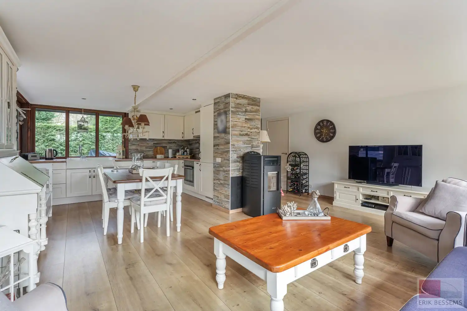 Gelijkvloerse vakantiewoning met een woonoppervlakte van 78 m², gelegen op een ruim perceel van 551 m². foto 8