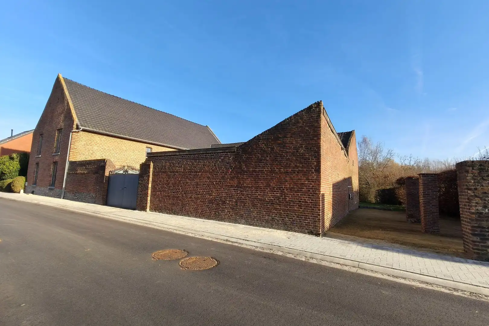 RUIME WONING VAN 390 m² MET GROTE TUIN EN ZWEMBAD foto 28