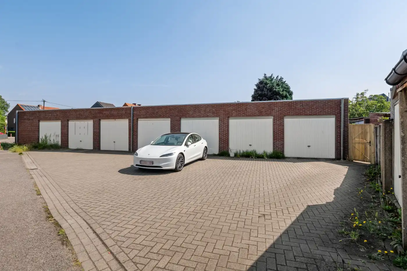 Goed gelegen, privatieve garagebox in Hoevenen foto 3