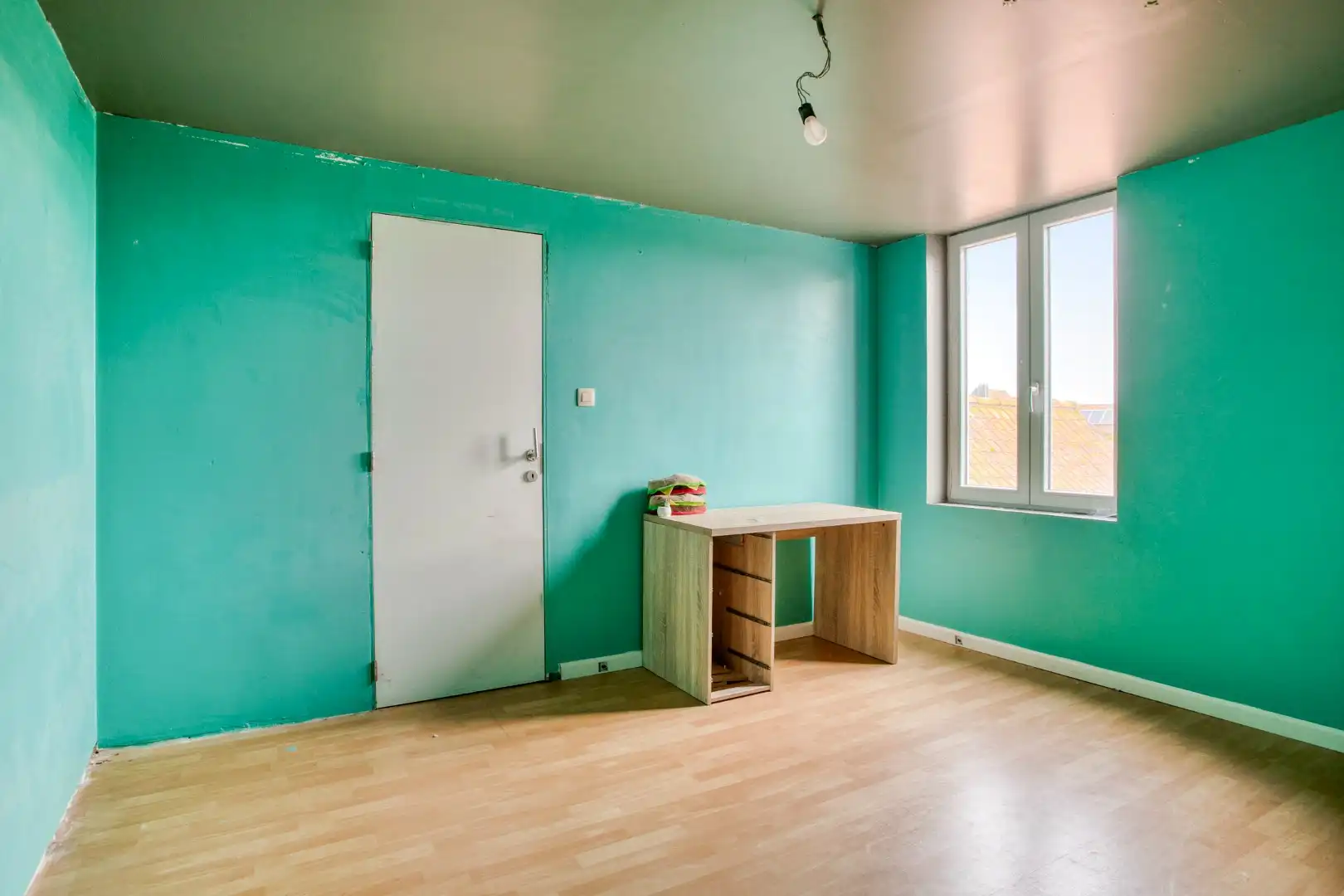 Ruime woning met dubbele garage en tuin in het centrum van Ledegem, 4 slaapkamers foto 9