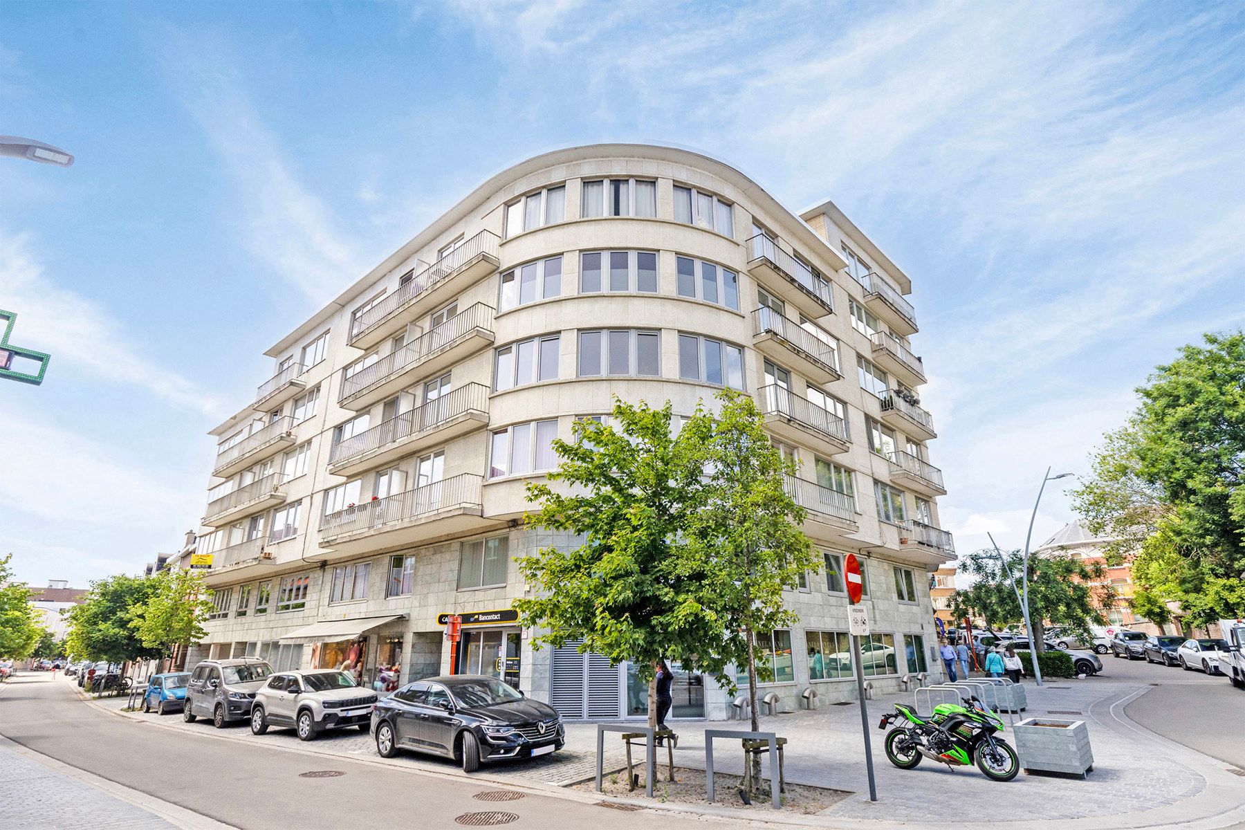 Stijlvol gerenoveerd appartement met 2 slaapkamers & kelder! foto 24