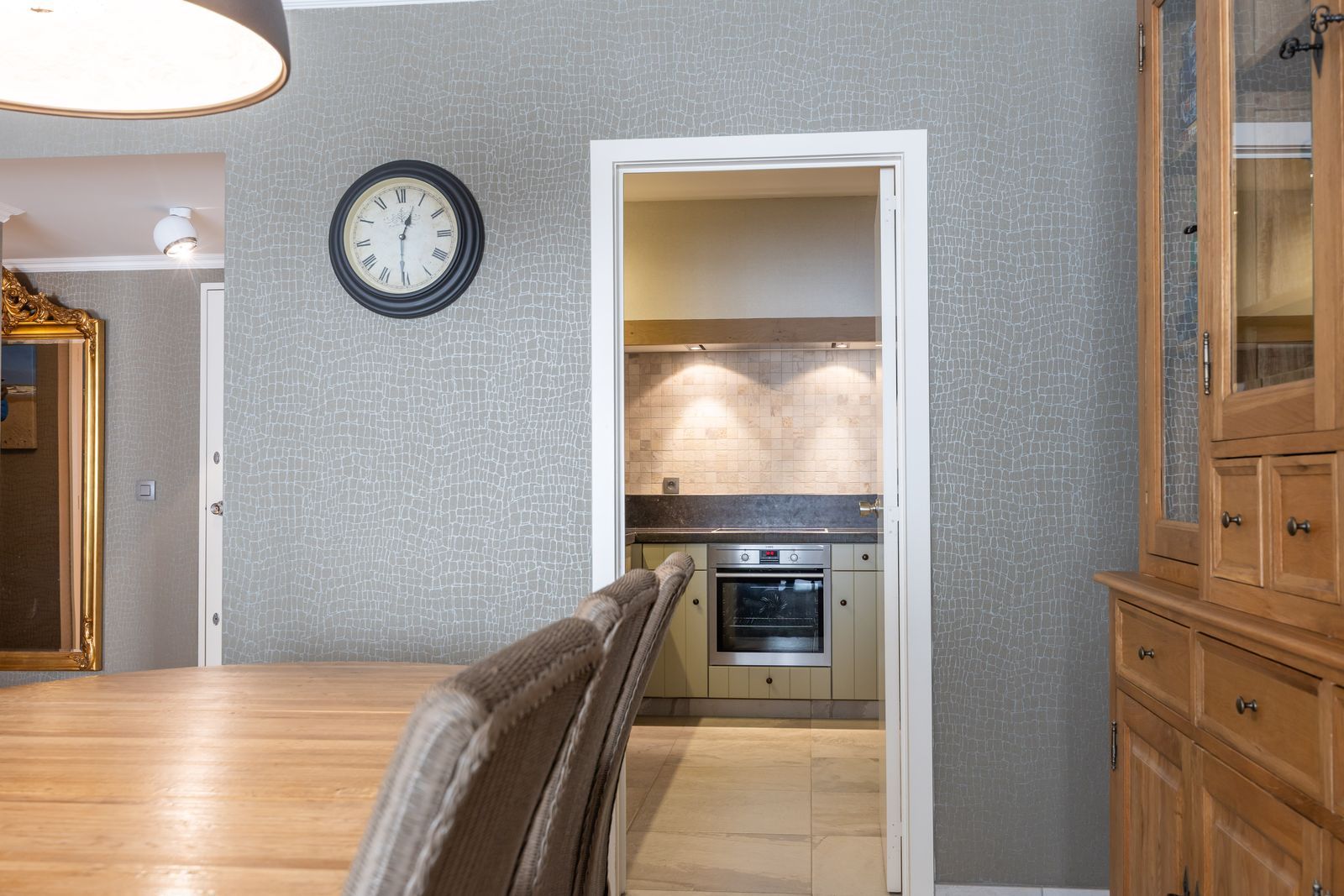 Stijlvol en ruim appartement met 1 slpk pal aan het strand foto 4