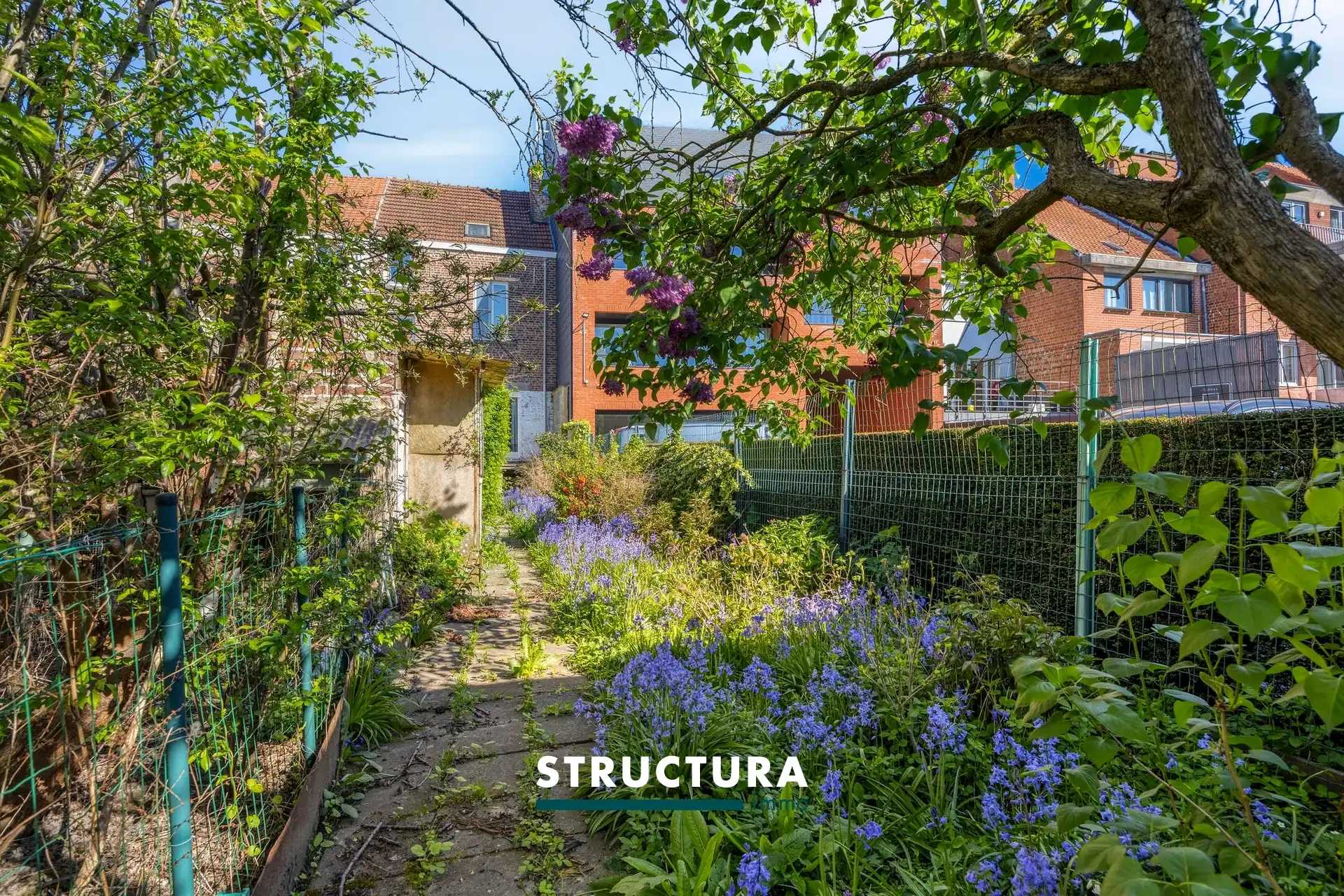 Centraal gelegen renovatiewoning met tuin foto 7