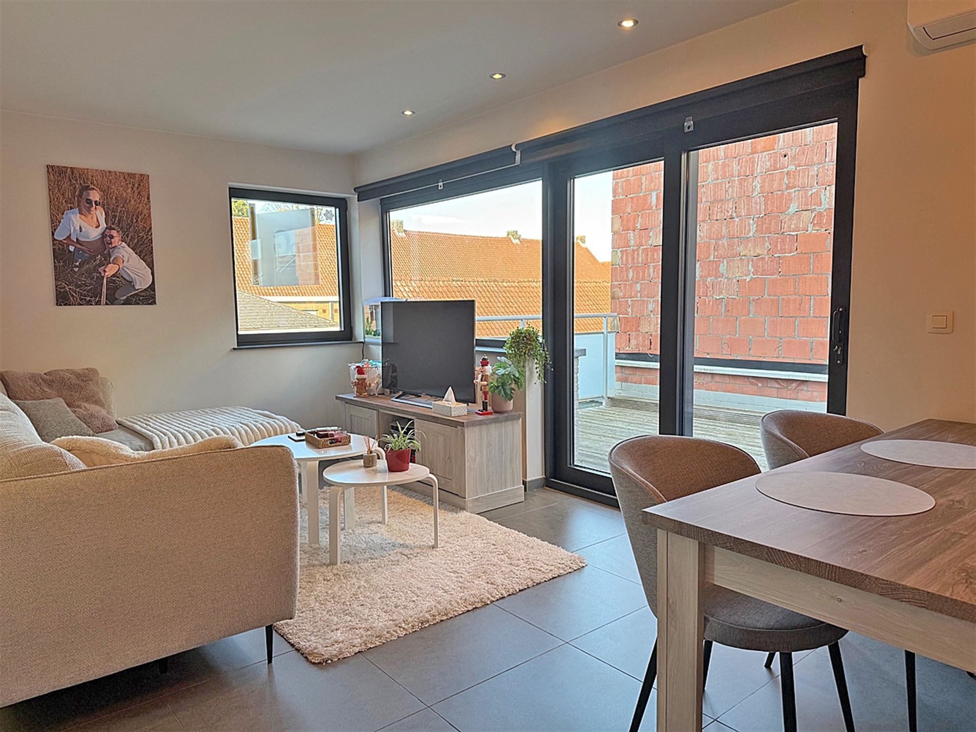 APPARTEMENT (duplex) met 2 slaapkamers, terras & bureau (babykamer) foto {{pictureIndex}}