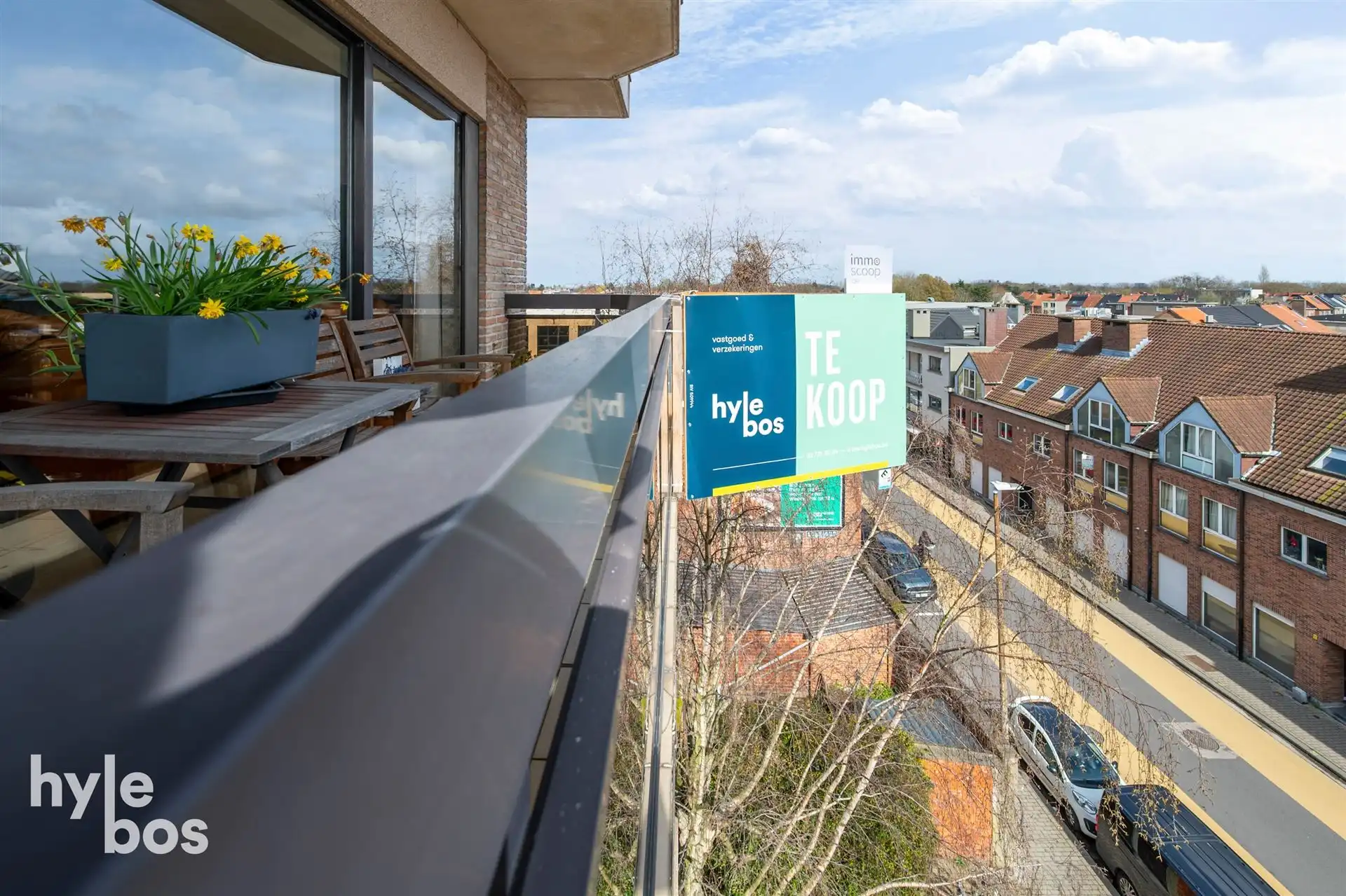 Appartement met veel lichtinval, ruime leefruimte en garagebox foto 10