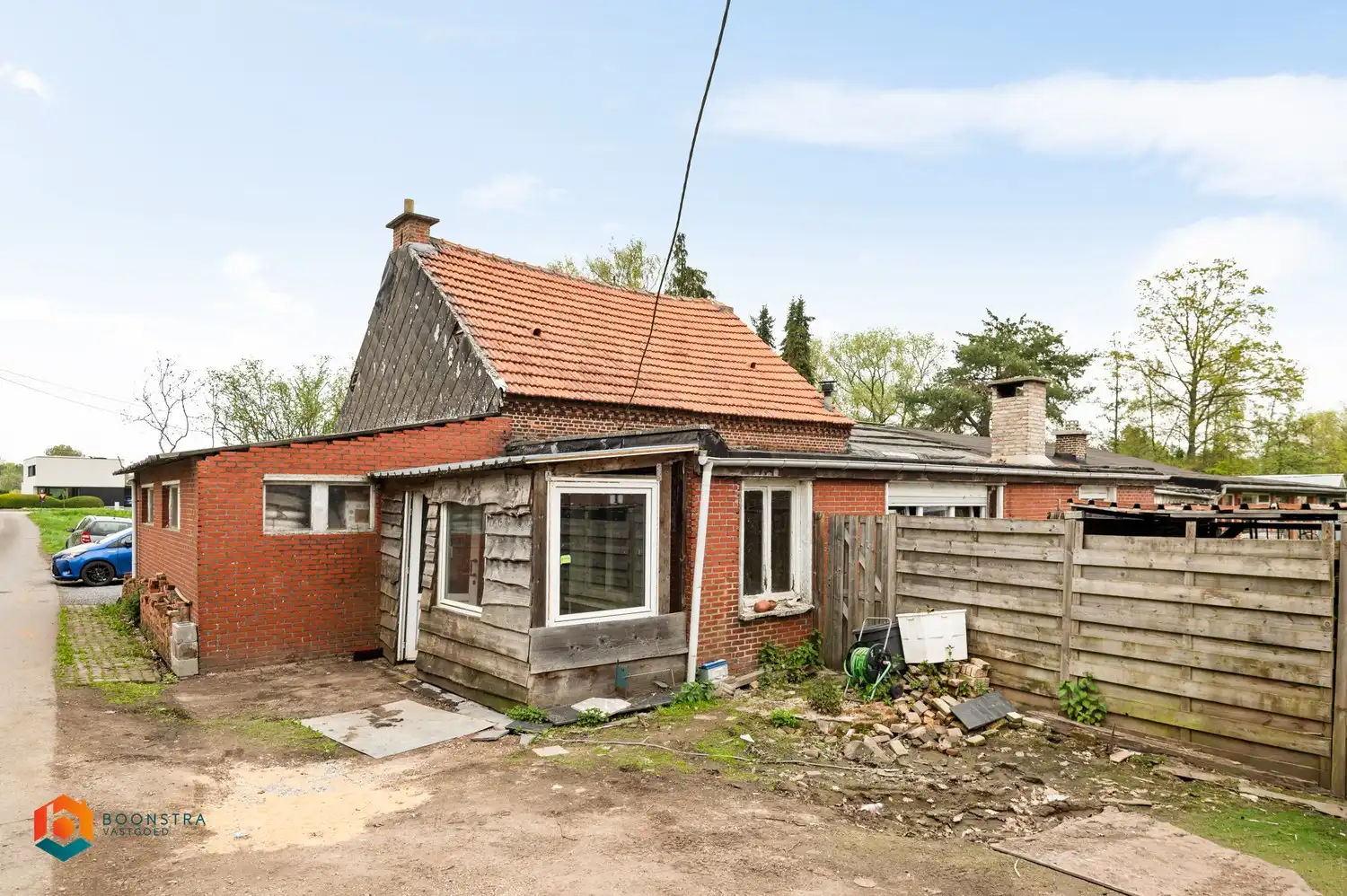 Zonevreemde casco woning met veel potentieel te Putte foto 10