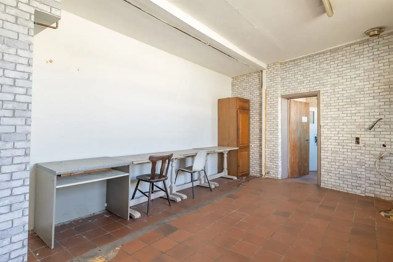 Handelszaak uiterst commercieel gelegen foto 8