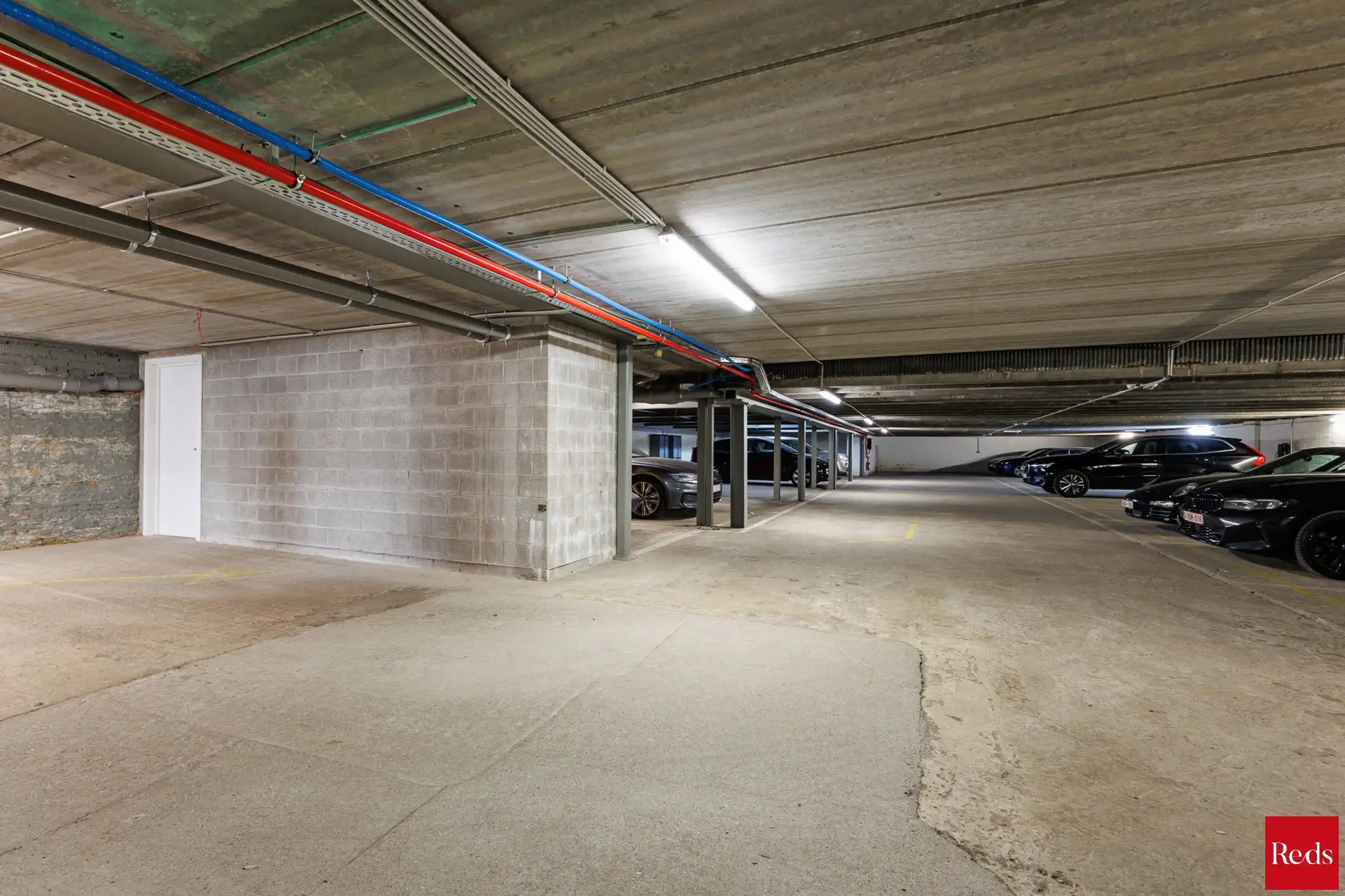 Instapklaar appartement met terras op top locatie foto 11