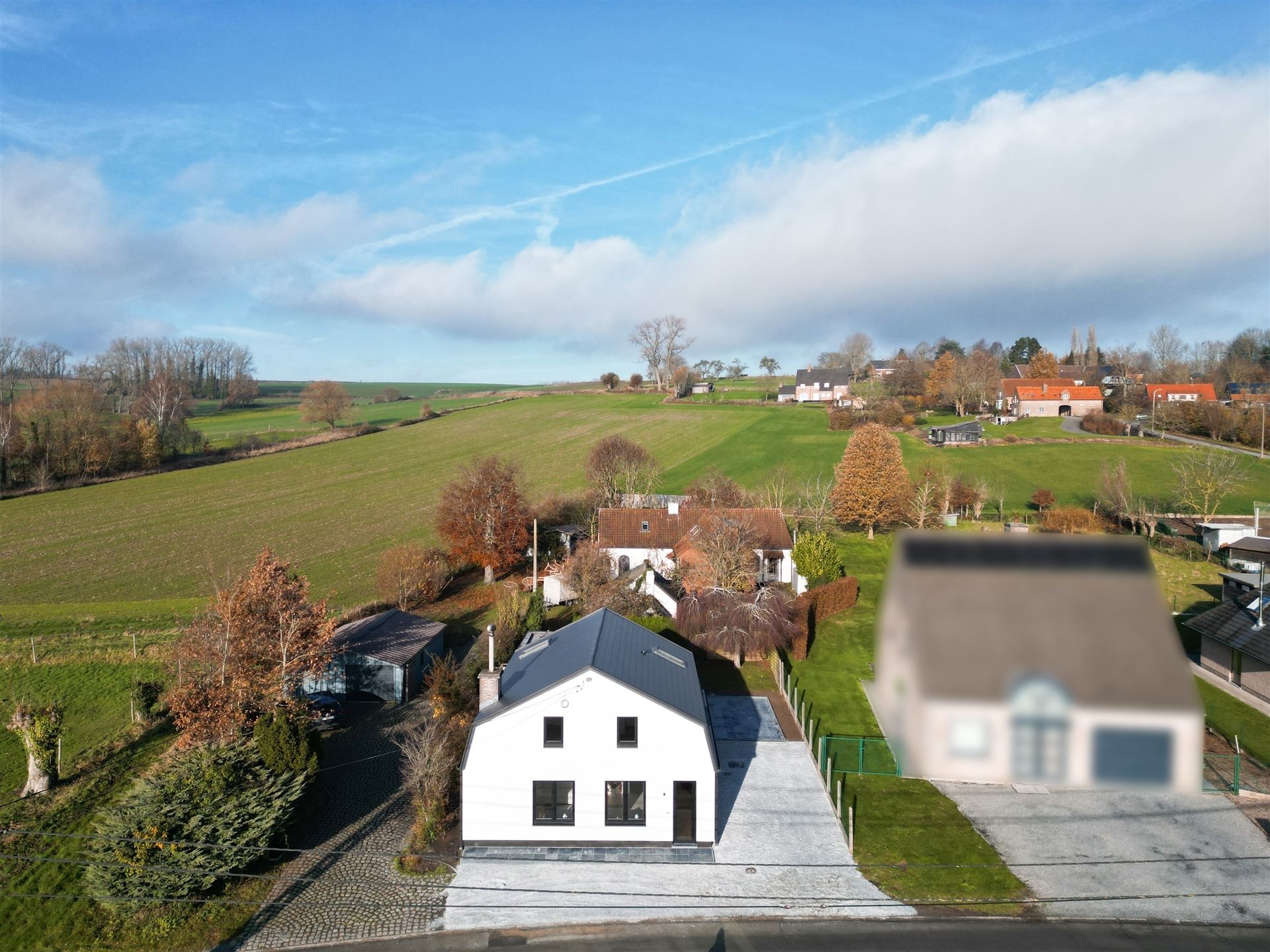 Volledig geroveerde, instapklare gezinswoning foto 16