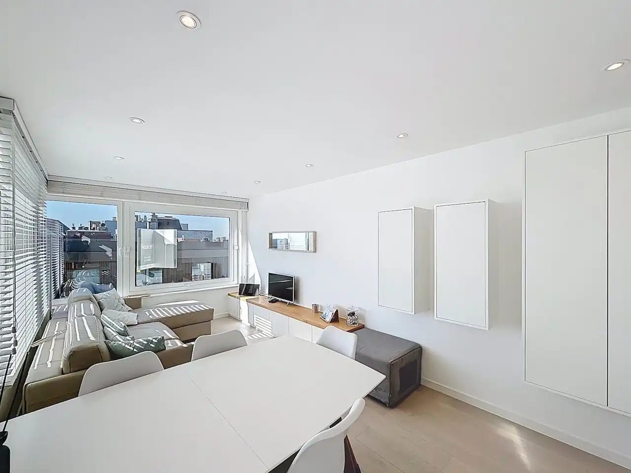 Perfect gerenoveerd appartement met ruim terras en zijdelings zeezicht foto 6
