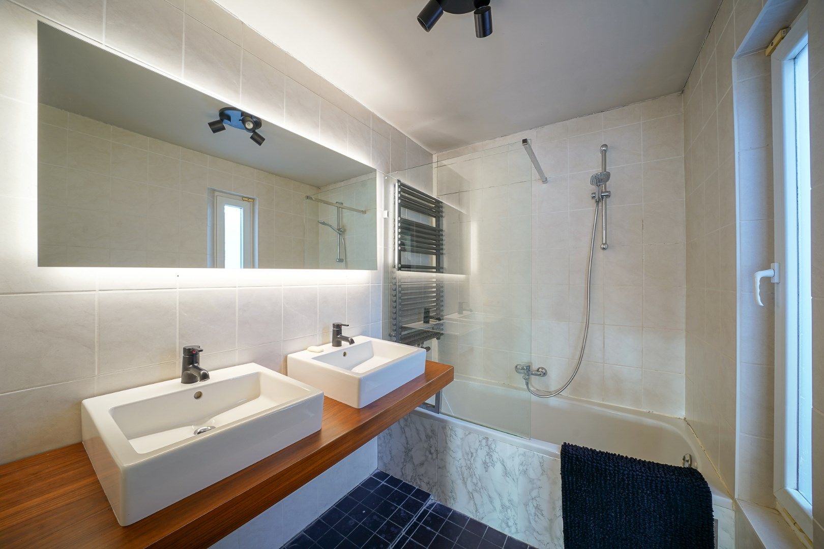 Woning met ruime garage en zicht op de vaart in Bredene foto 9