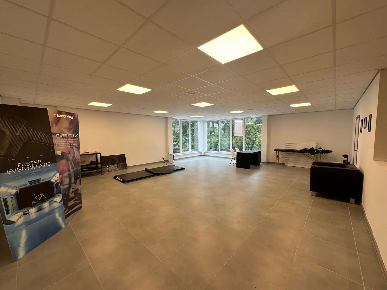 Lichtrijke burelen met een opp van 155m² foto 3