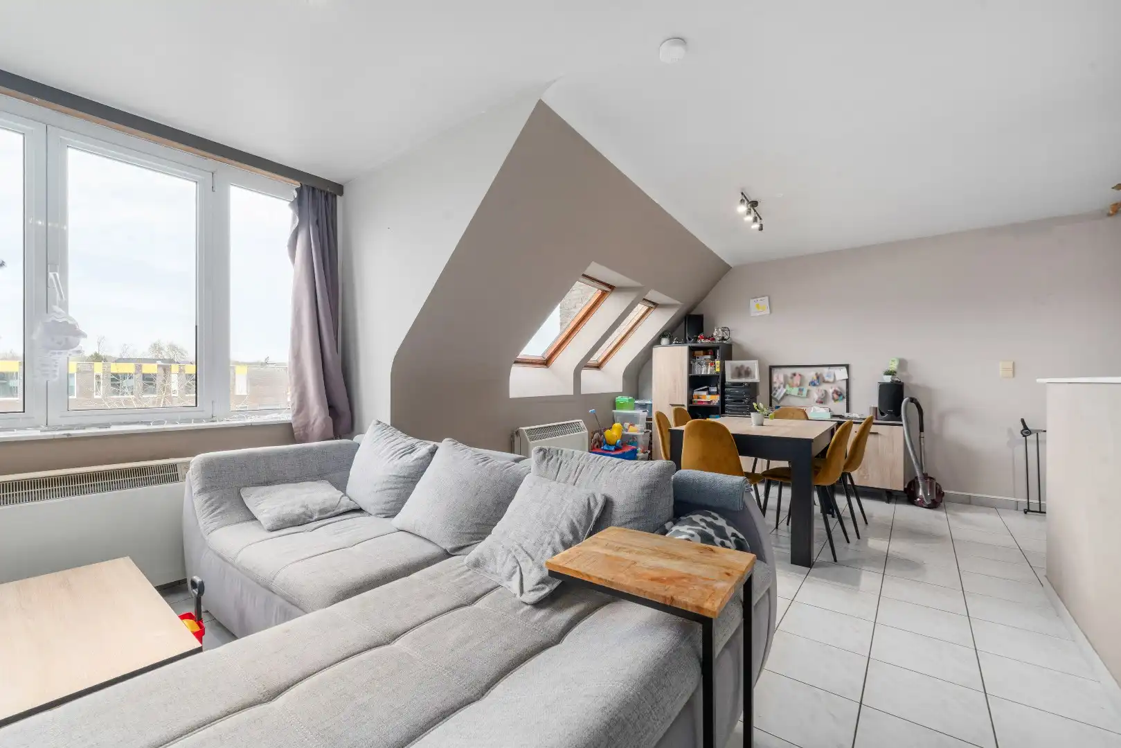 Ruim duplex appartement met 3 slaapkamers en garage te Lokeren foto 4