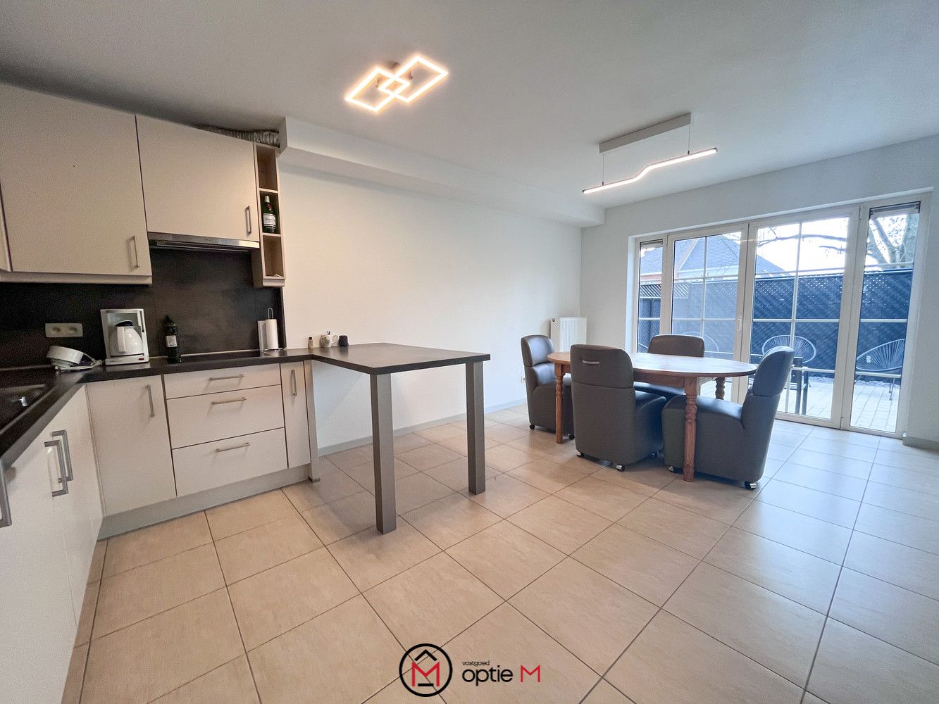 Gelijkvloers appartement met garage en terras in het hart van Munsterbilzen foto 3