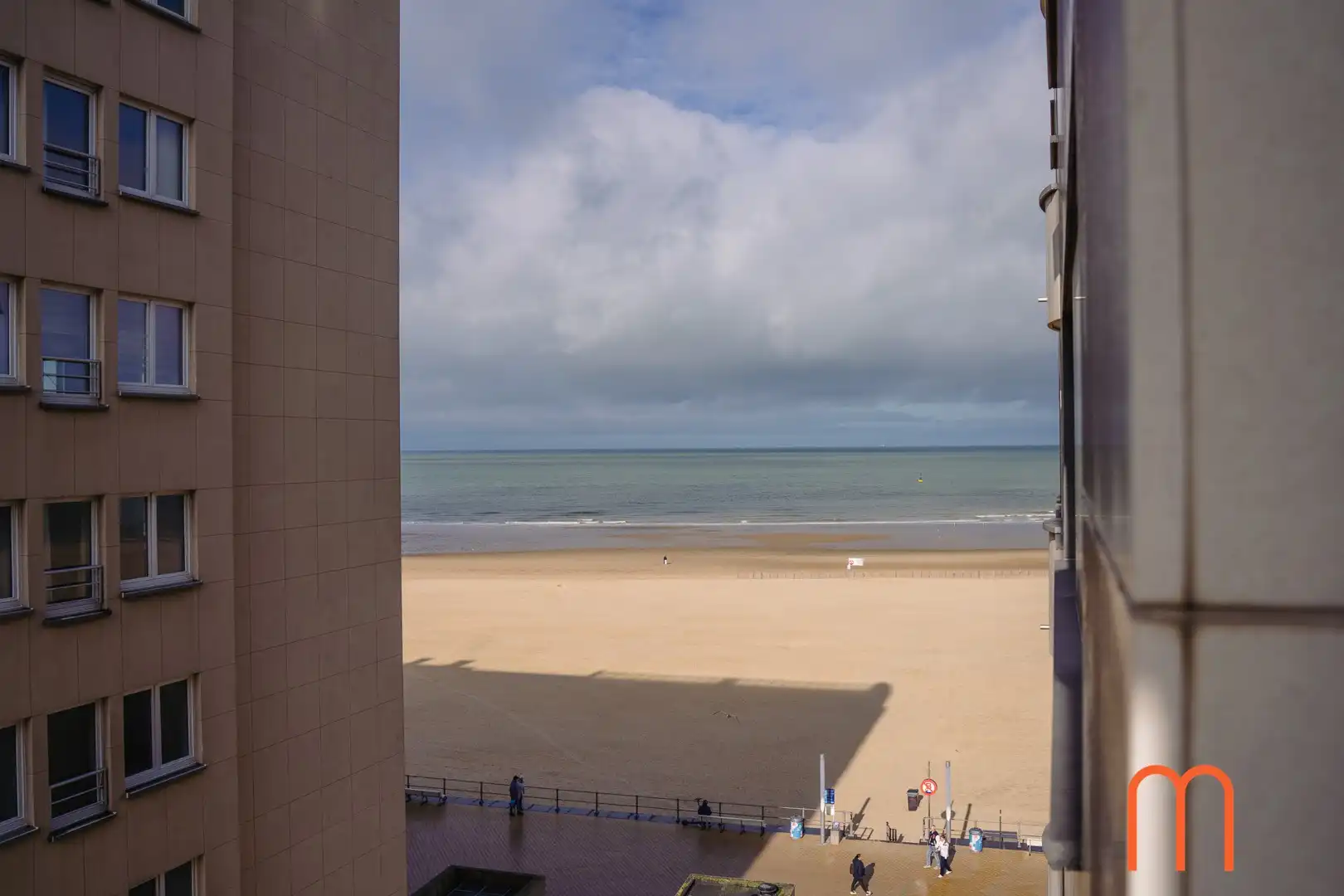 Volledig vernieuwd appartement te koop in Oostende met zijdelings zeezicht in Residentie Les Dauphins foto 2