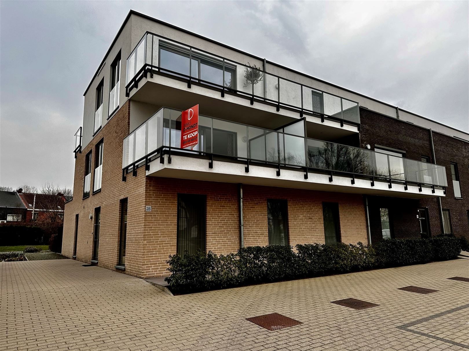 App met 2 slpks en grote garage! foto 3