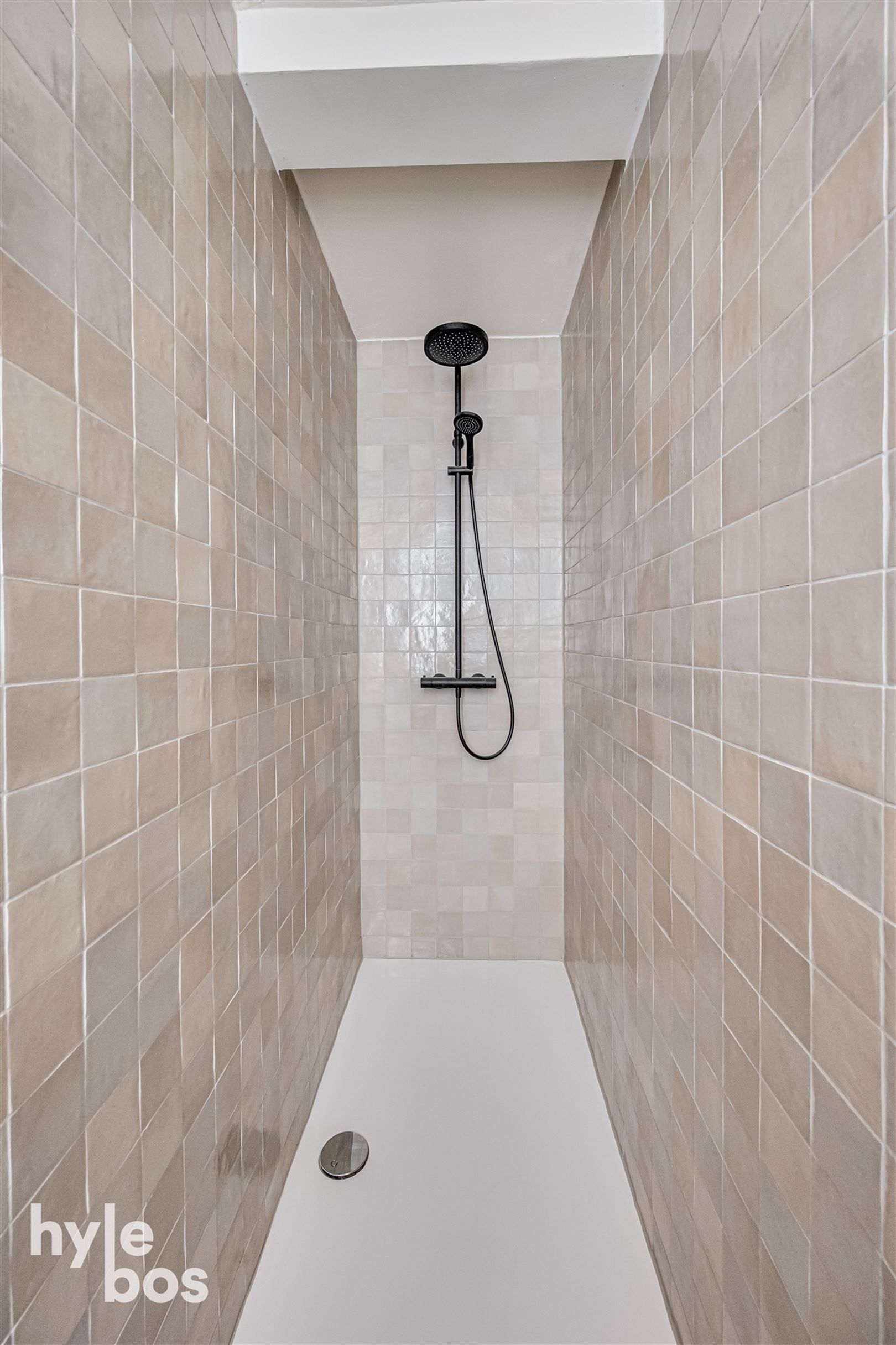 Gerenoveerd appartement met garage in gezellige woonwijk foto 10