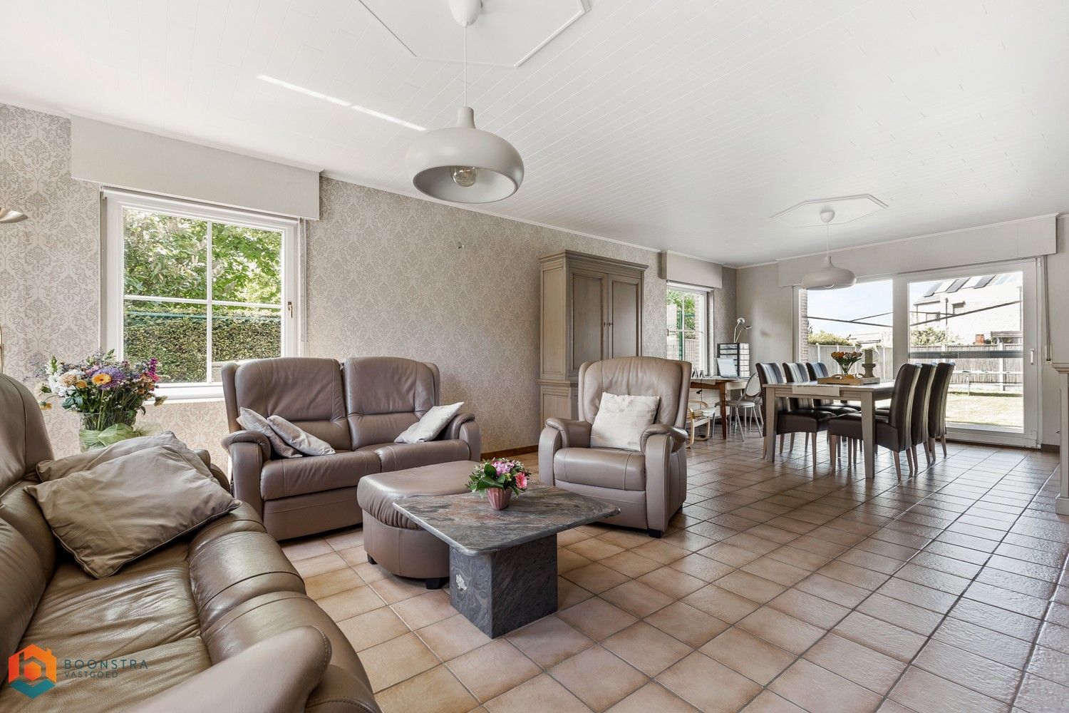 Zeer verzorgde instapklare woning met 4 slpkrs en leuke tuin (800m²) foto 2