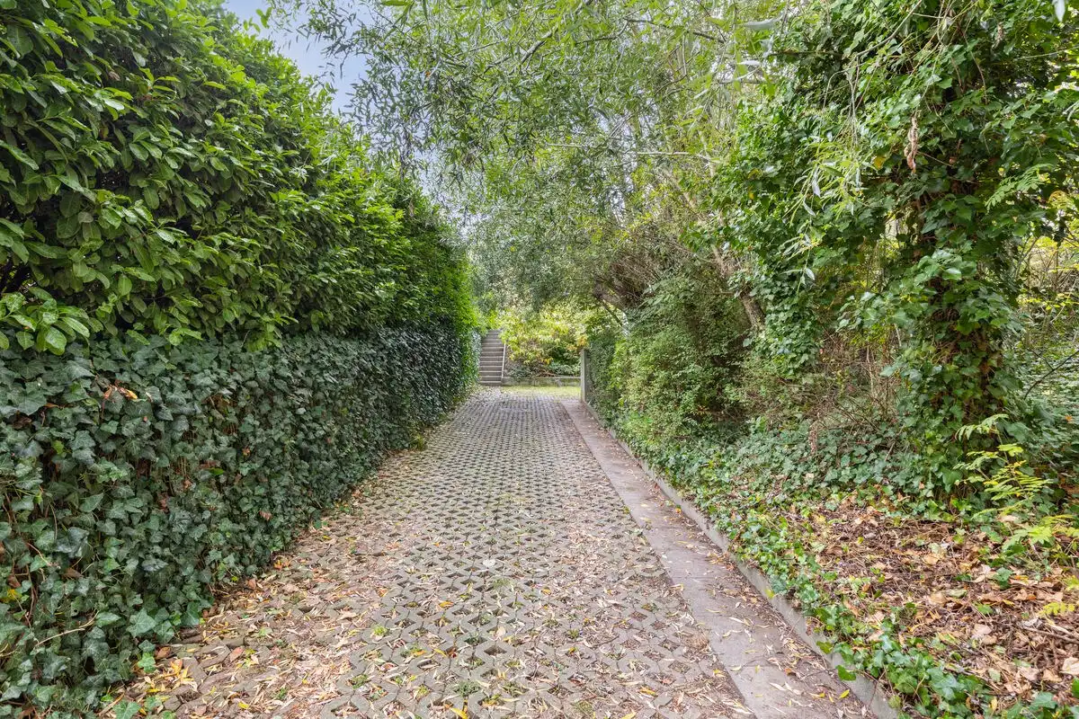 Energiezuinige, moderne villa op een perceel van net geen 24 are foto 14