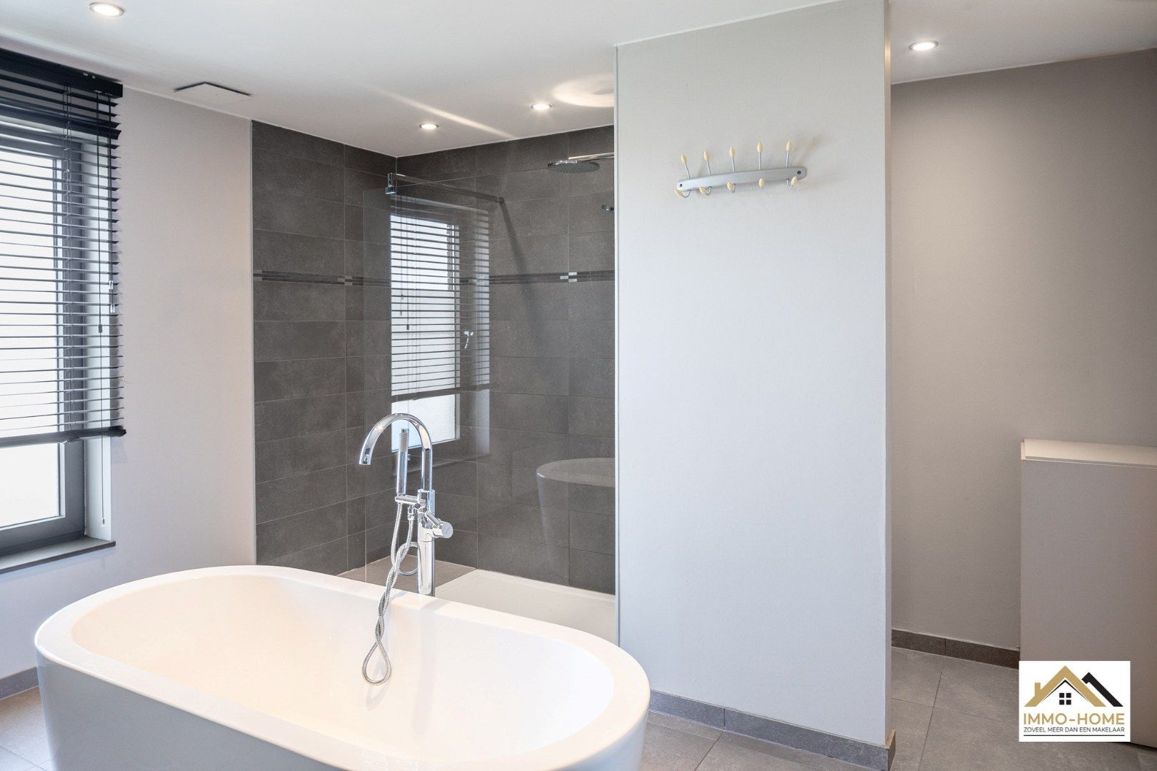 Knappe recente vrijstaande woning in centrum Lochristi!  foto 13