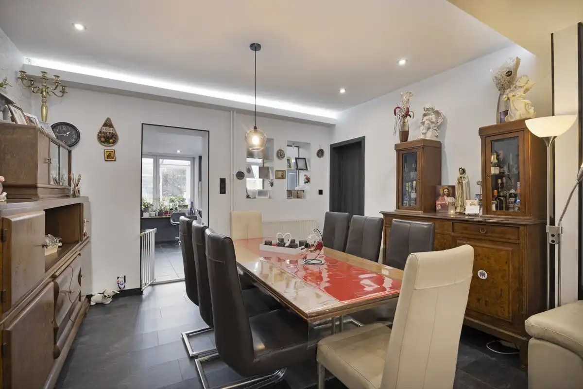 Modern halfopen huis te koop in Tongeren foto 7