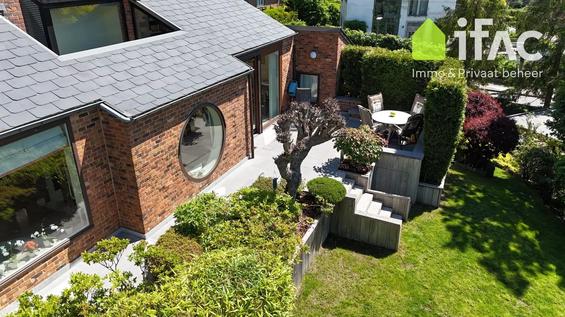 Hoofdfoto van de publicatie: Architectenvilla op toplocatie aan het meer van Genval