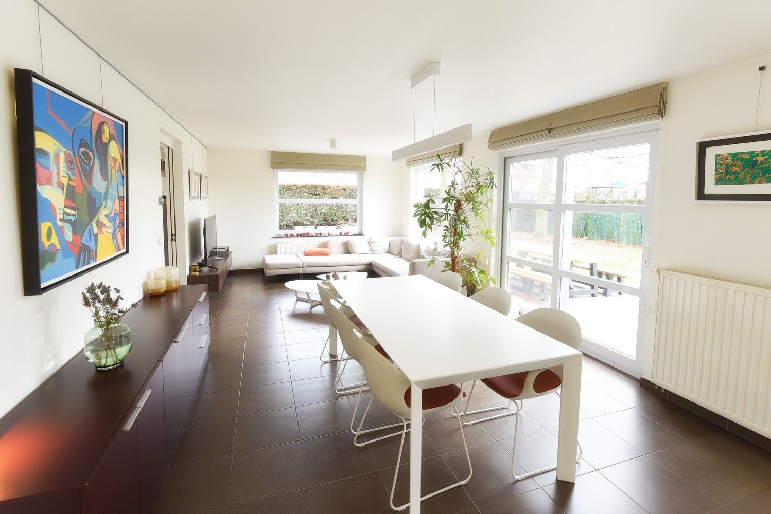 Instapklare gezinswoning met 4 slaapkamers en zongerichte tuin. foto 3